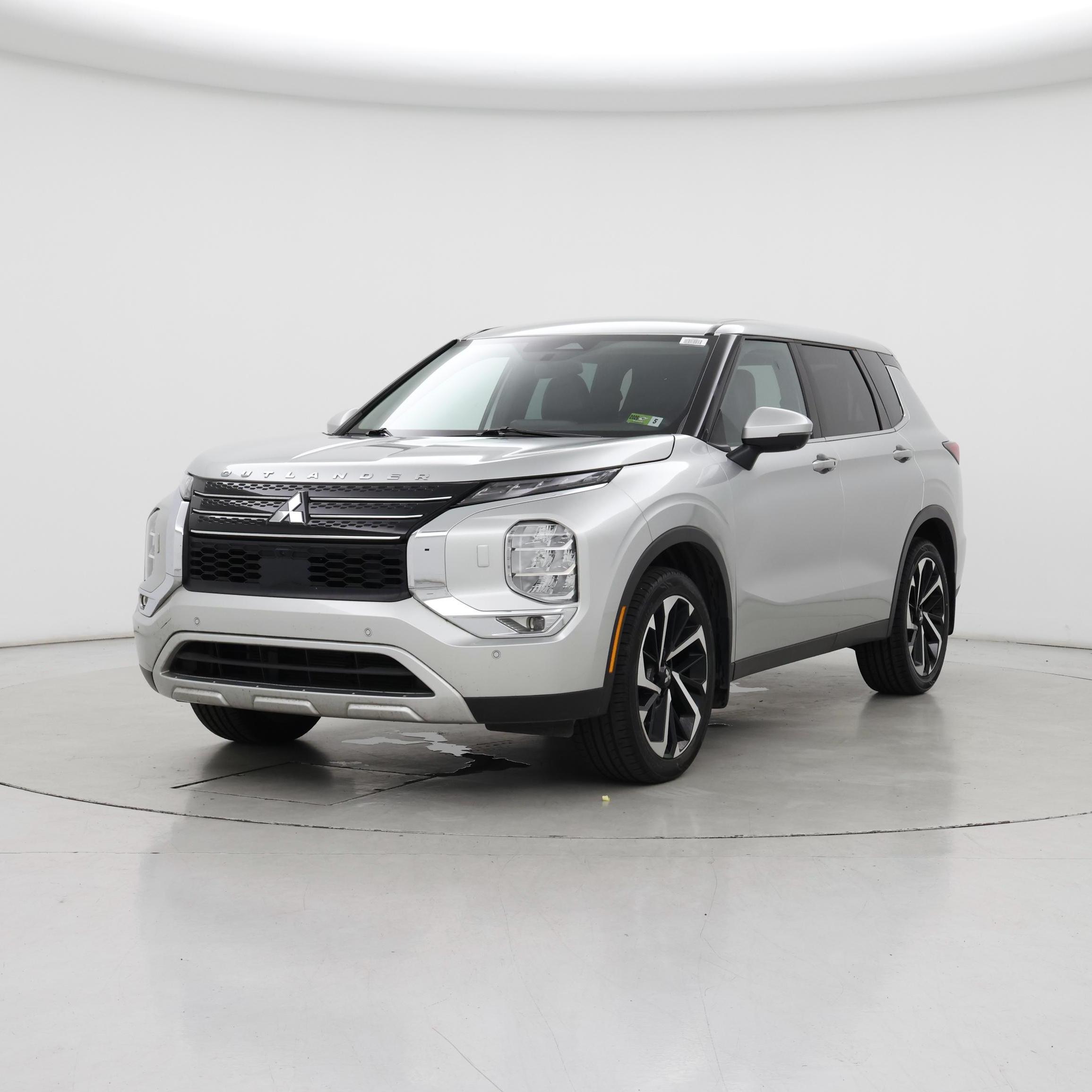 Thumbnail: 2023 Mitsubishi Outlander - 4