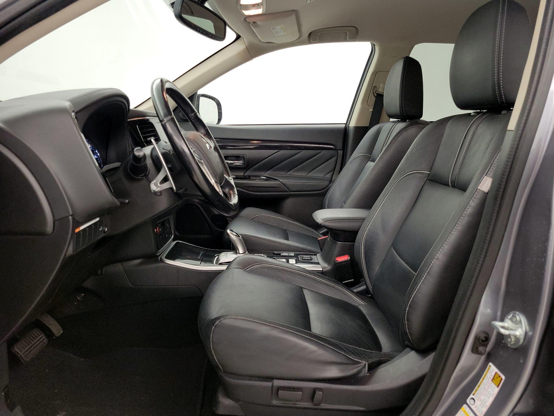 Thumbnail: 2018 Mitsubishi Outlander - 11