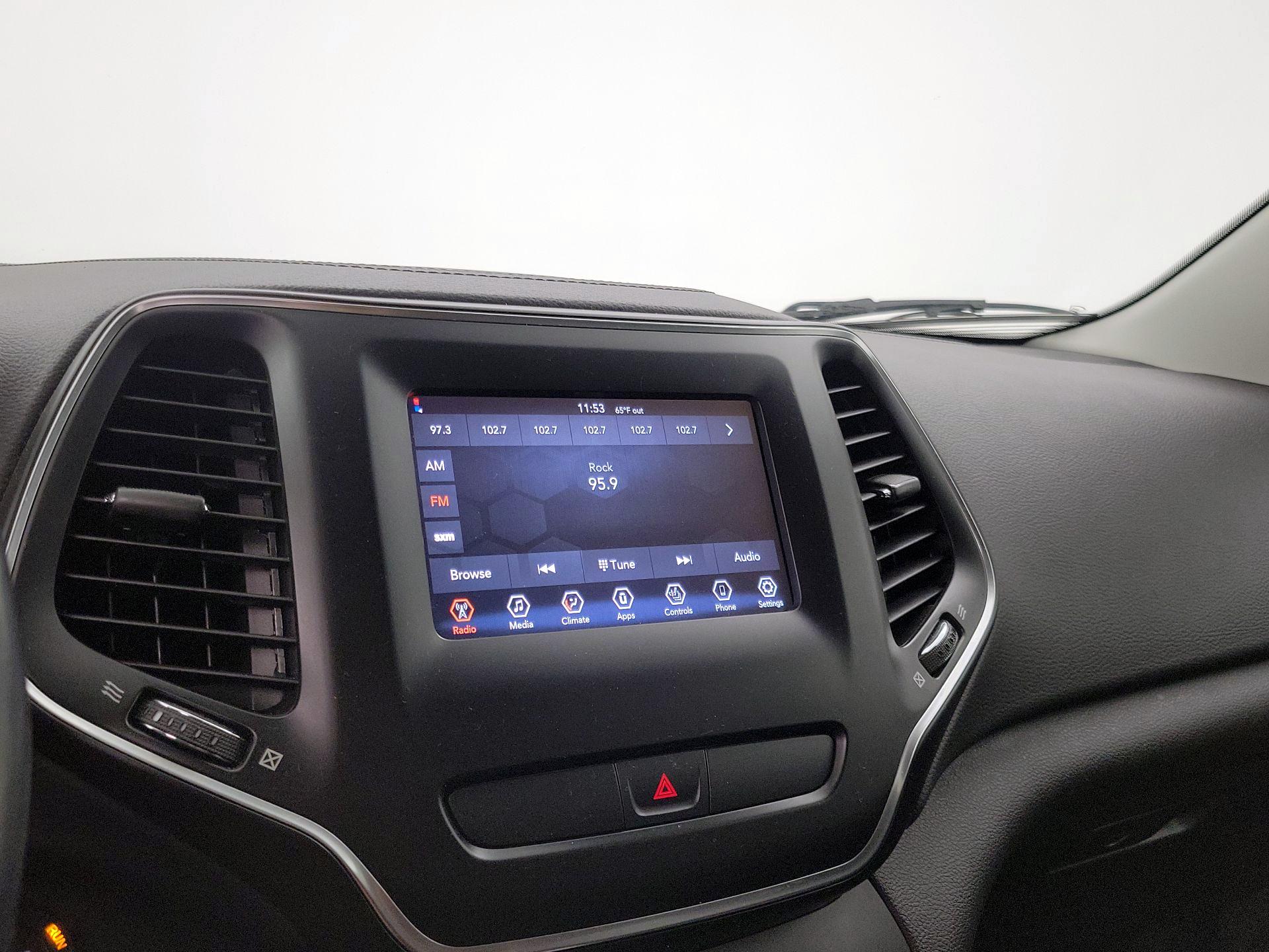 Thumbnail: 2019 Jeep Cherokee - 15