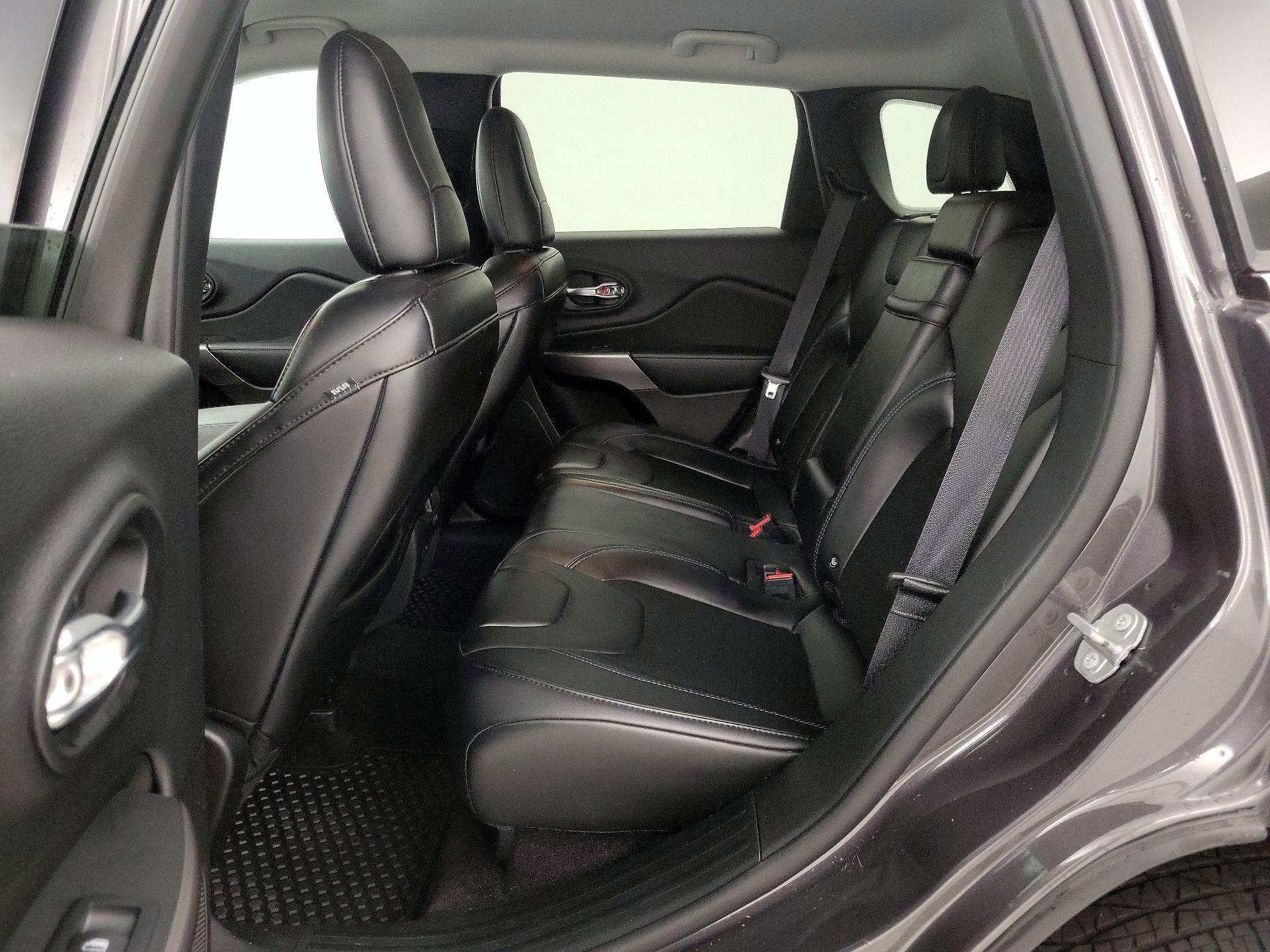 Thumbnail: 2019 Jeep Cherokee - 19