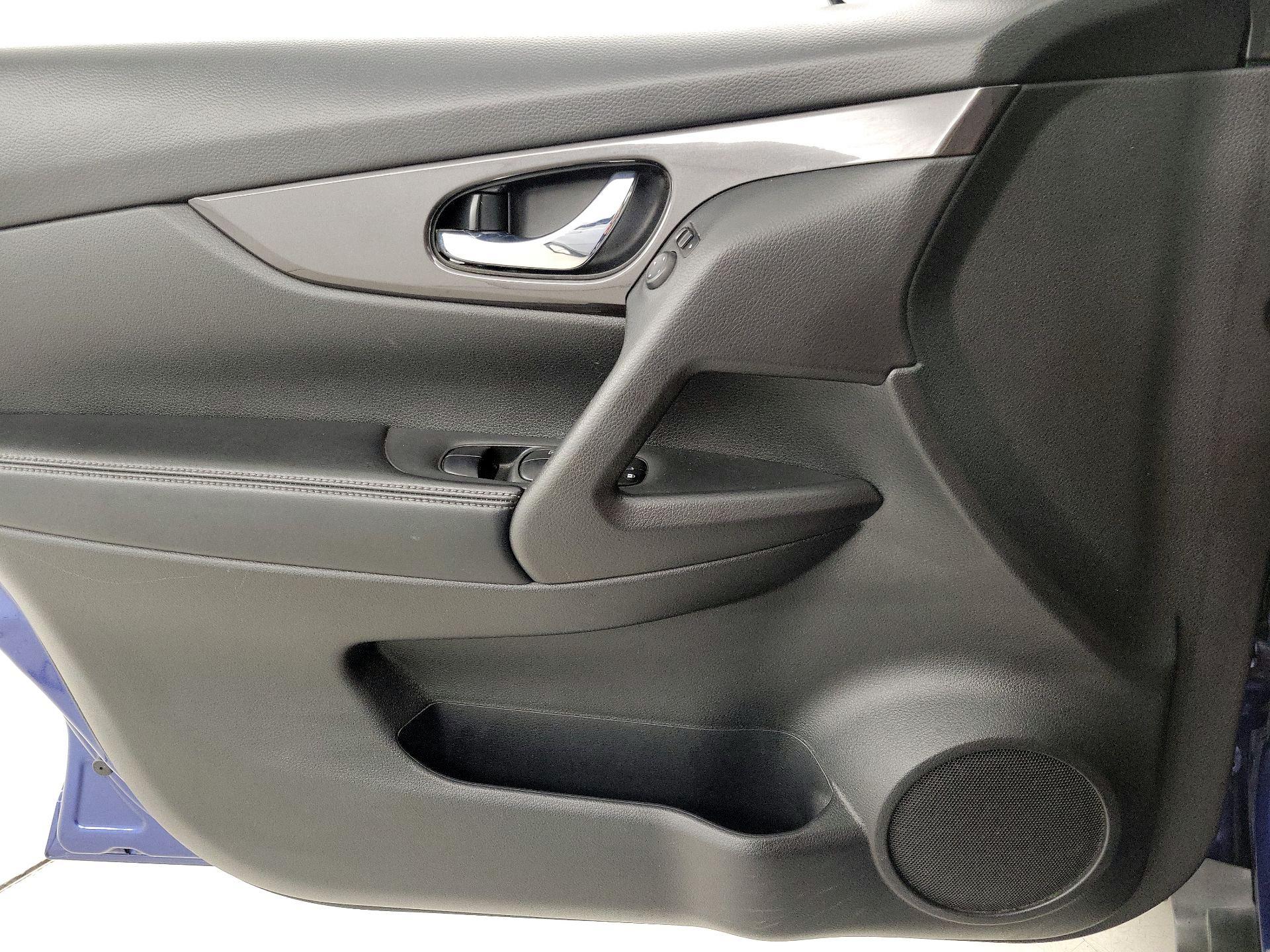 Thumbnail: 2019 Nissan Rogue - 12