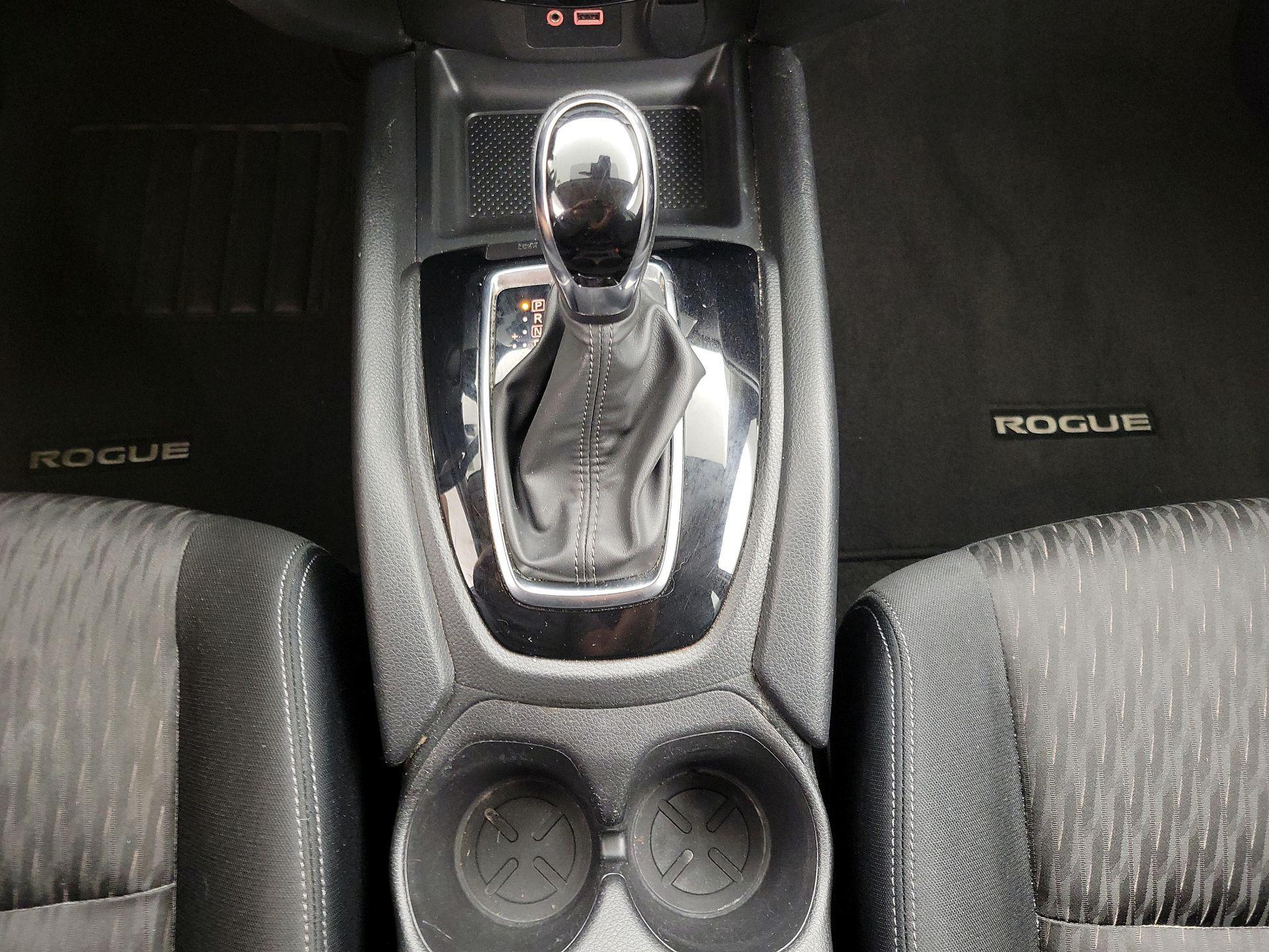Thumbnail: 2019 Nissan Rogue - 17