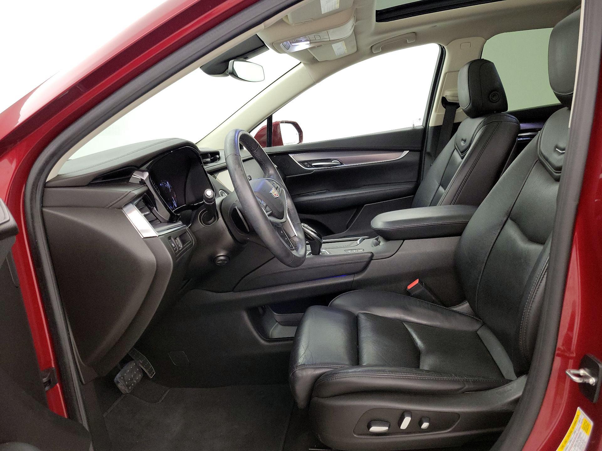 Thumbnail: 2017 Cadillac XT5 - 11