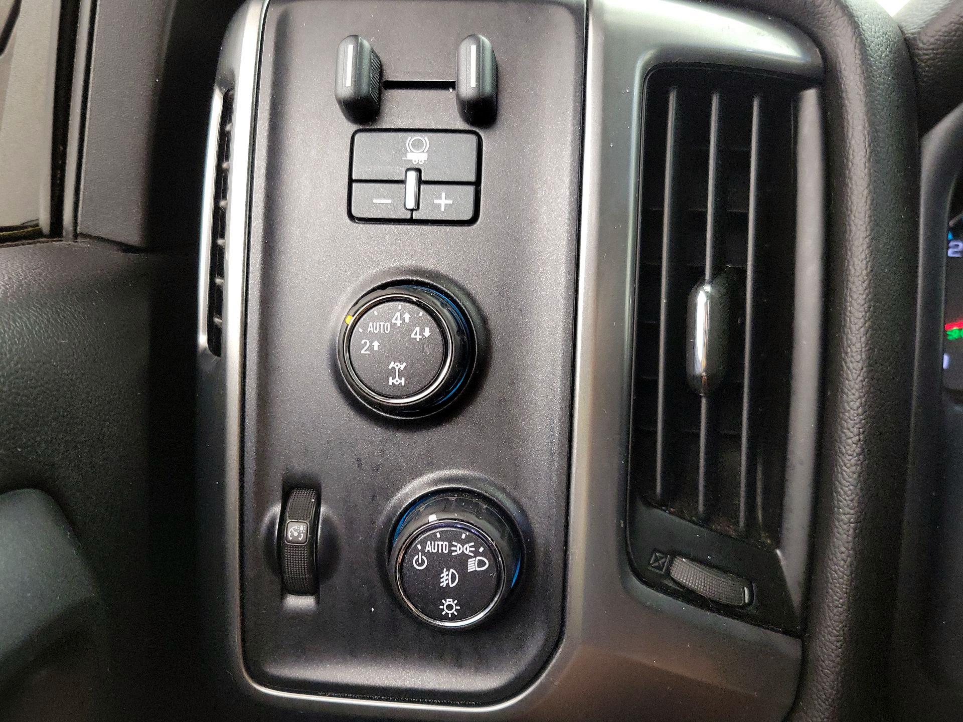 Thumbnail: 2015 Chevrolet Silverado 1500 - 13