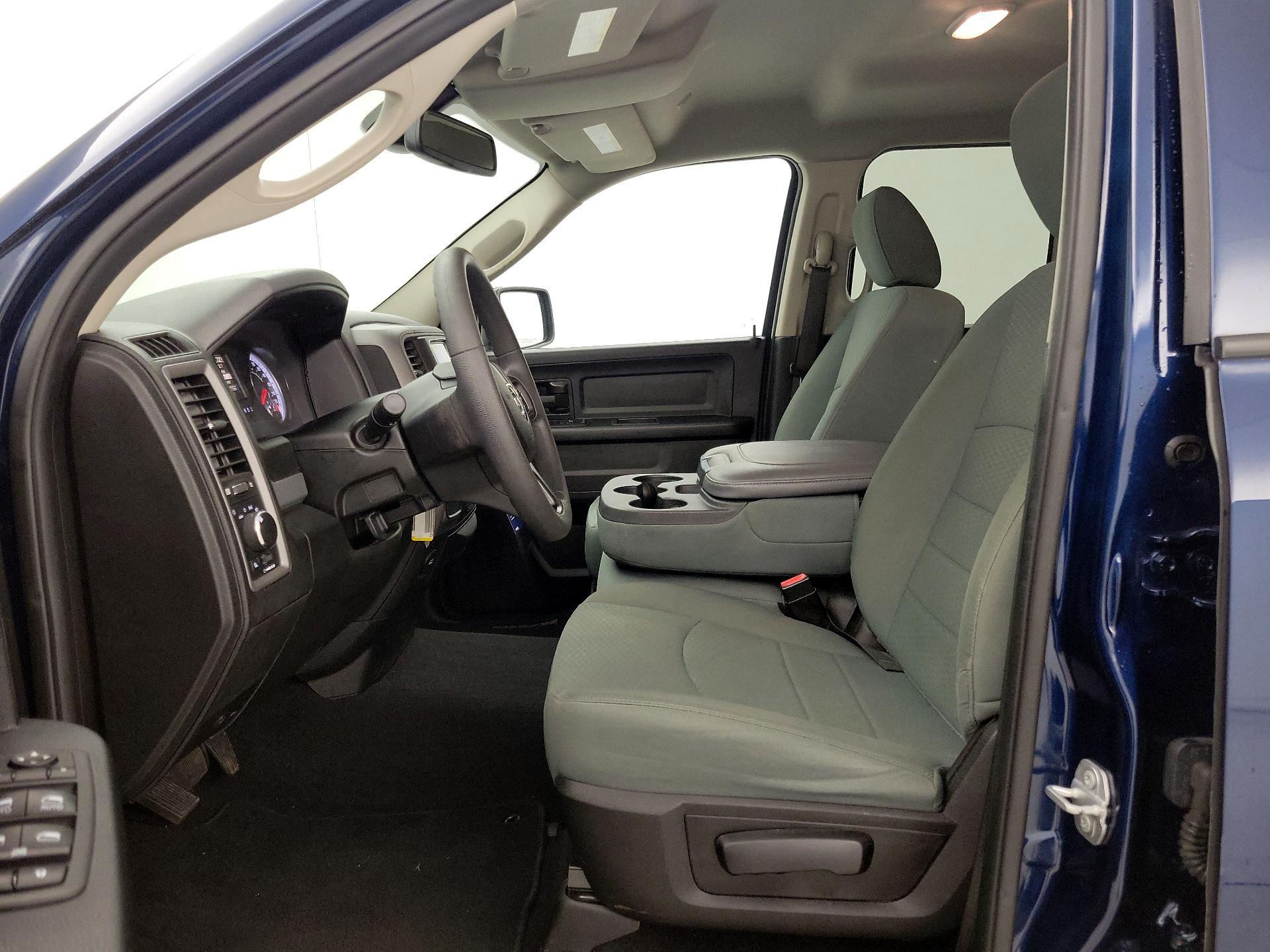 Thumbnail: 2019 RAM 1500 Classic - 11
