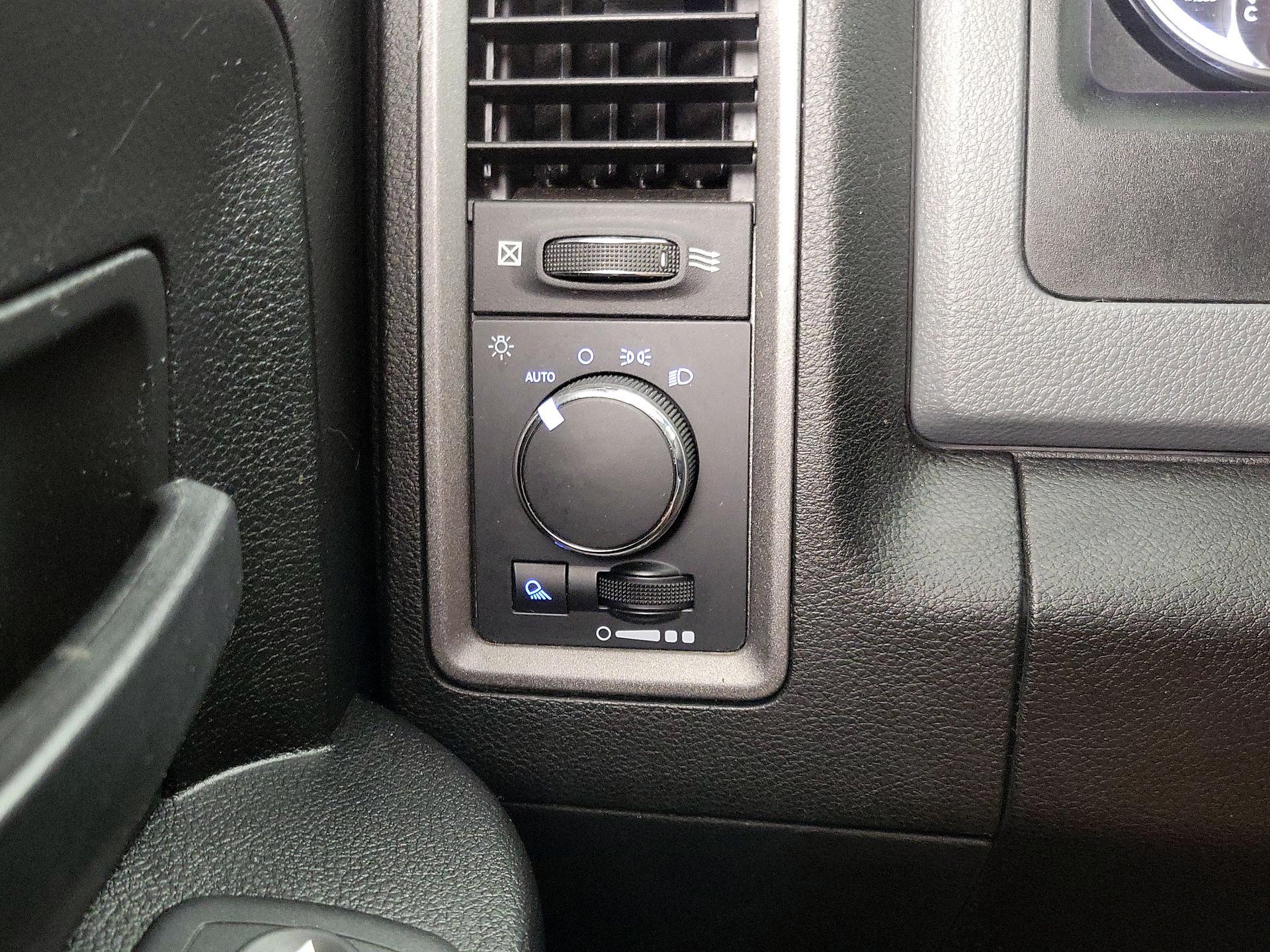 Thumbnail: 2019 RAM 1500 Classic - 13