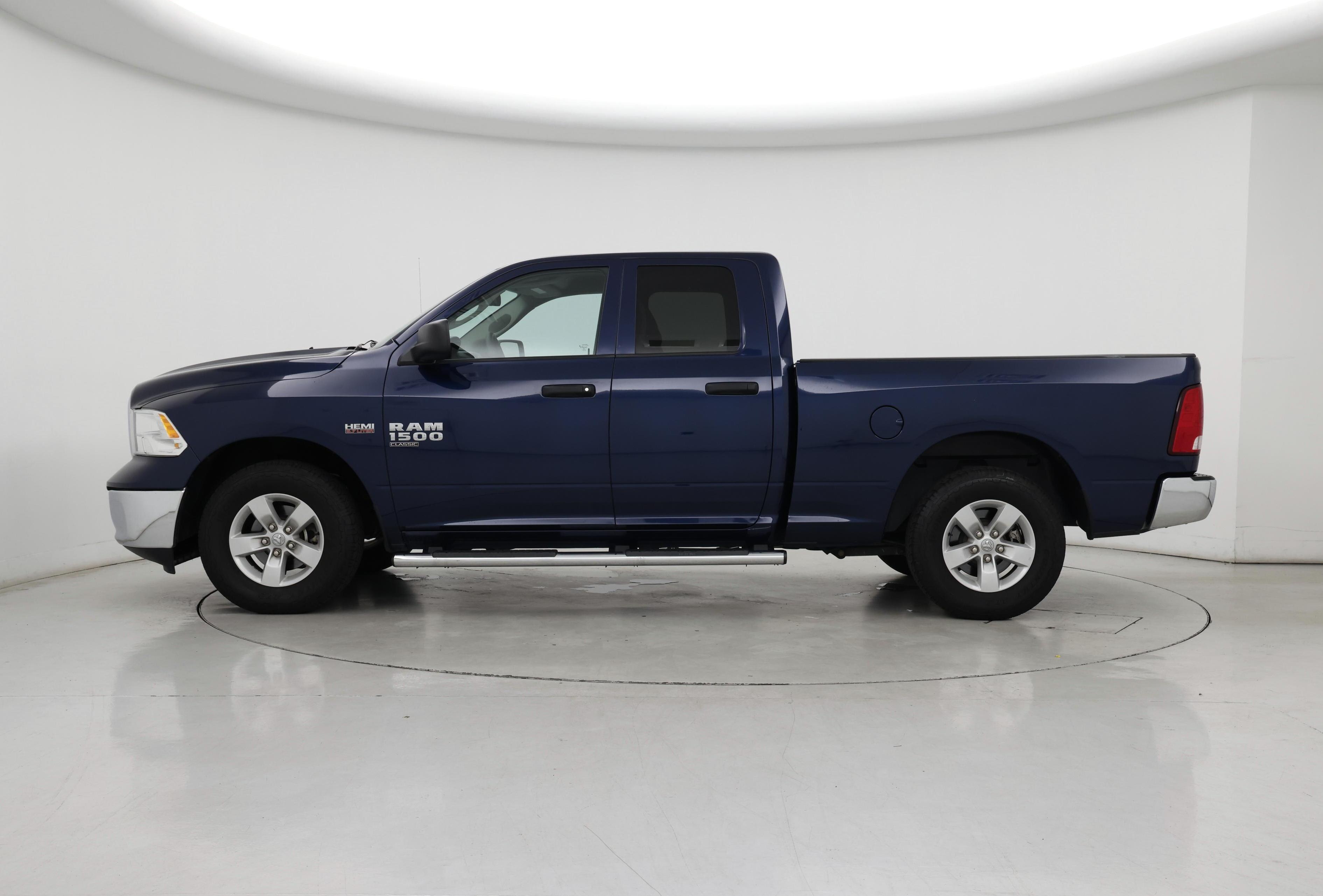 Thumbnail: 2019 RAM 1500 Classic - 3