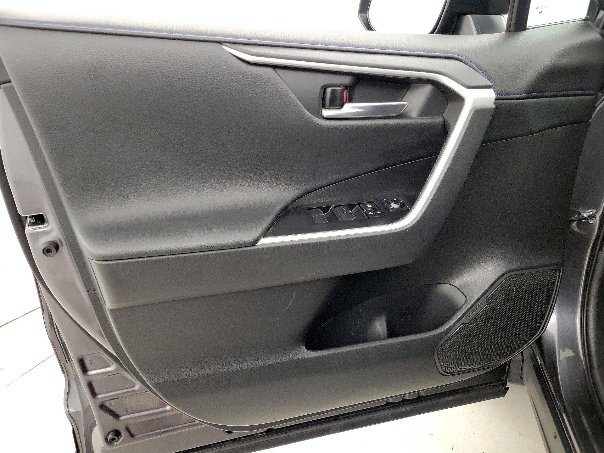 Thumbnail: 2021 Toyota RAV4 - 12