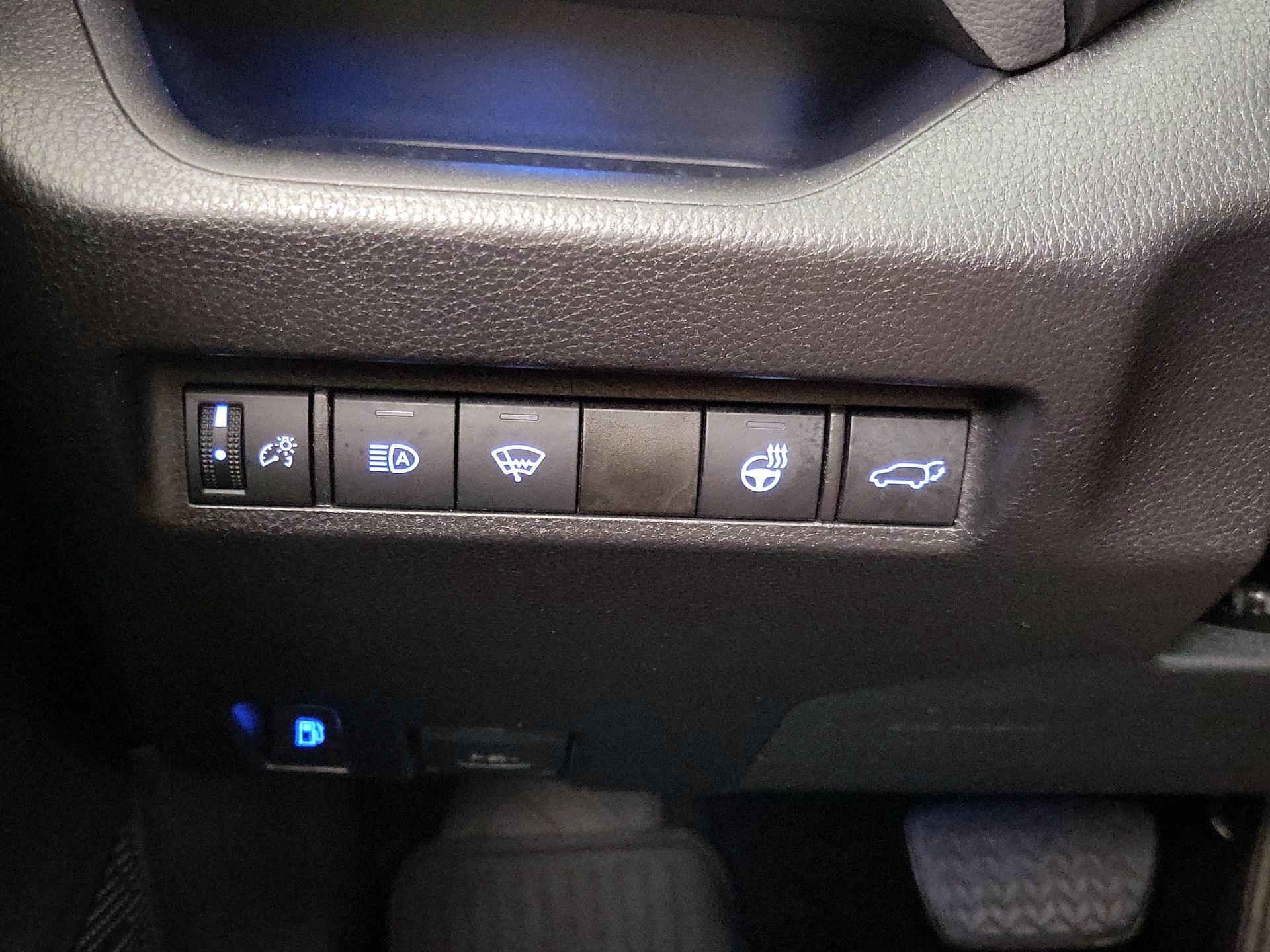 Thumbnail: 2021 Toyota RAV4 - 13