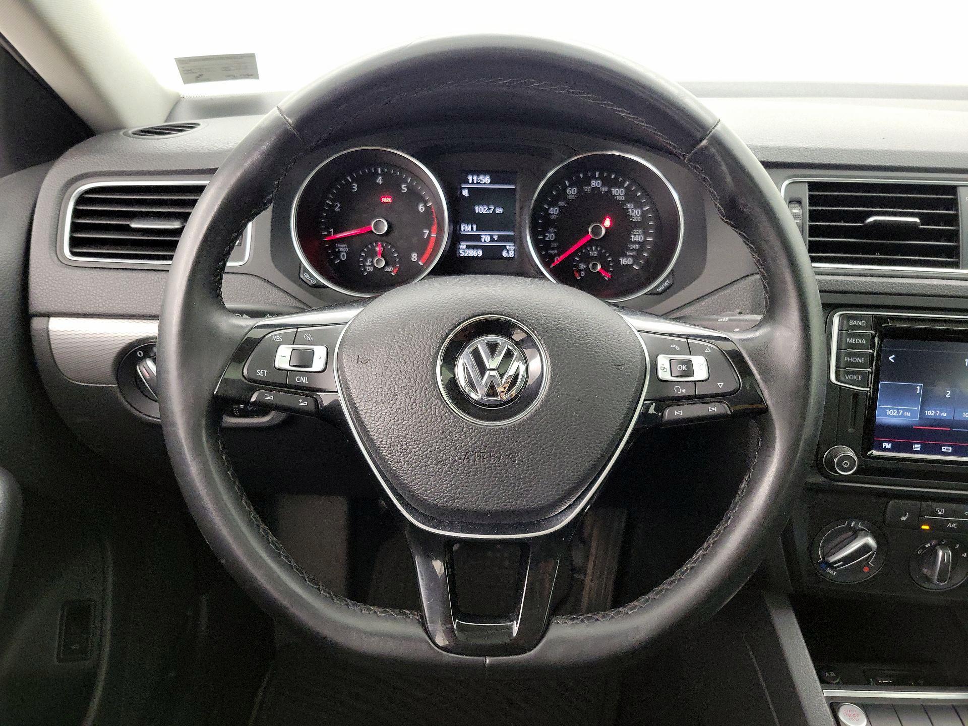 Thumbnail: 2017 Volkswagen Jetta - 10