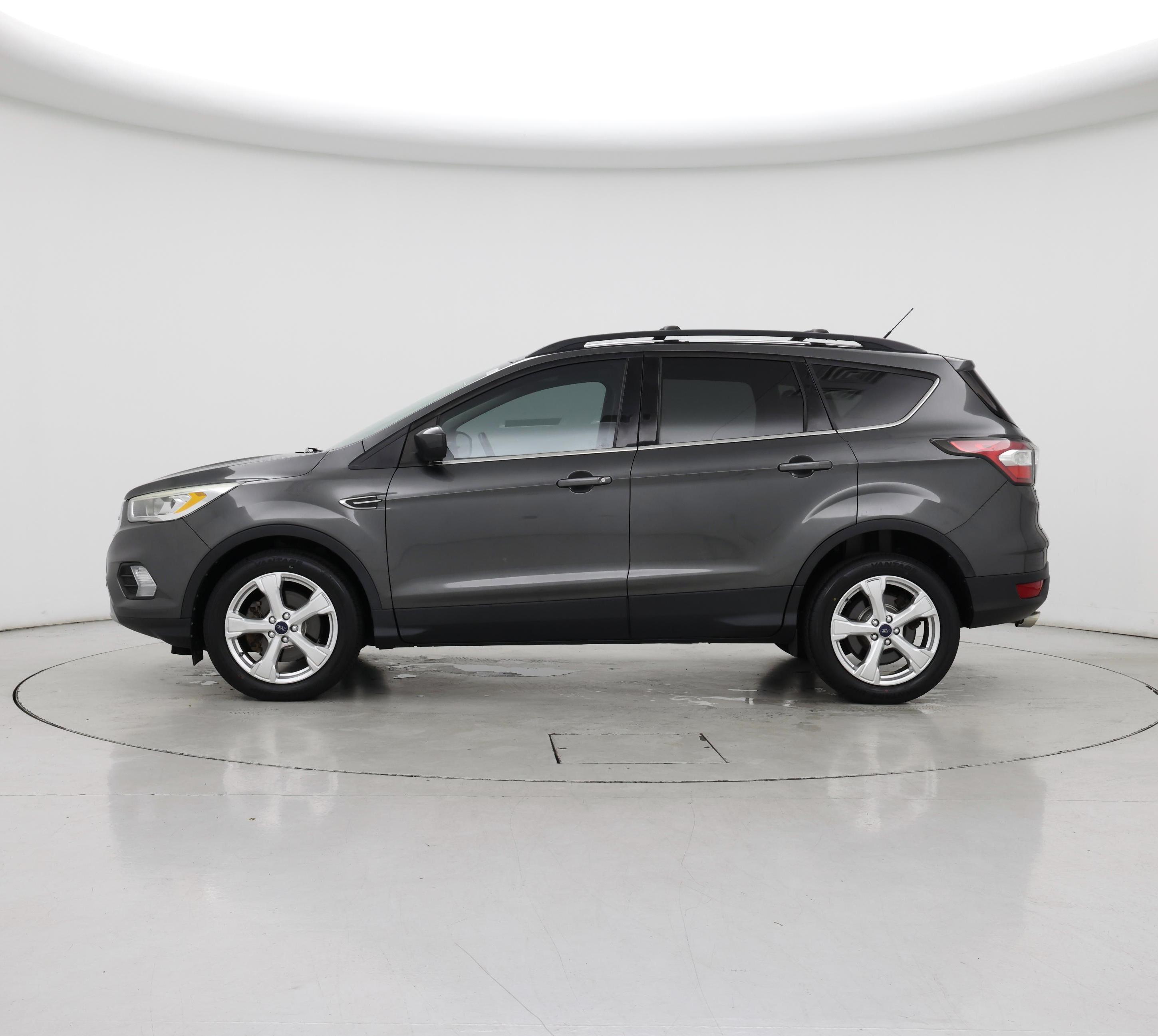 Thumbnail: 2017 Ford Escape - 3