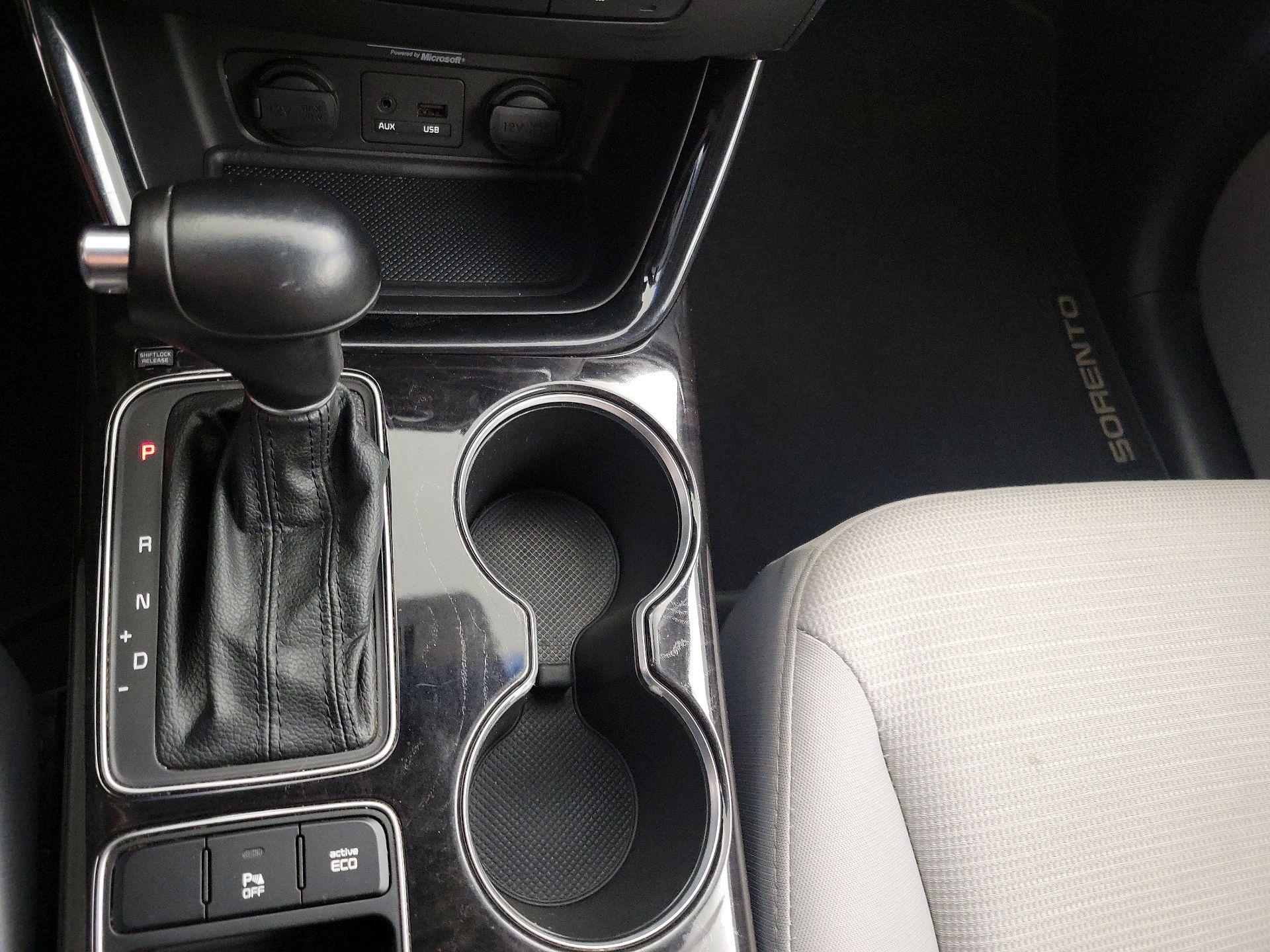 Thumbnail: 2014 Kia Sorento - 17