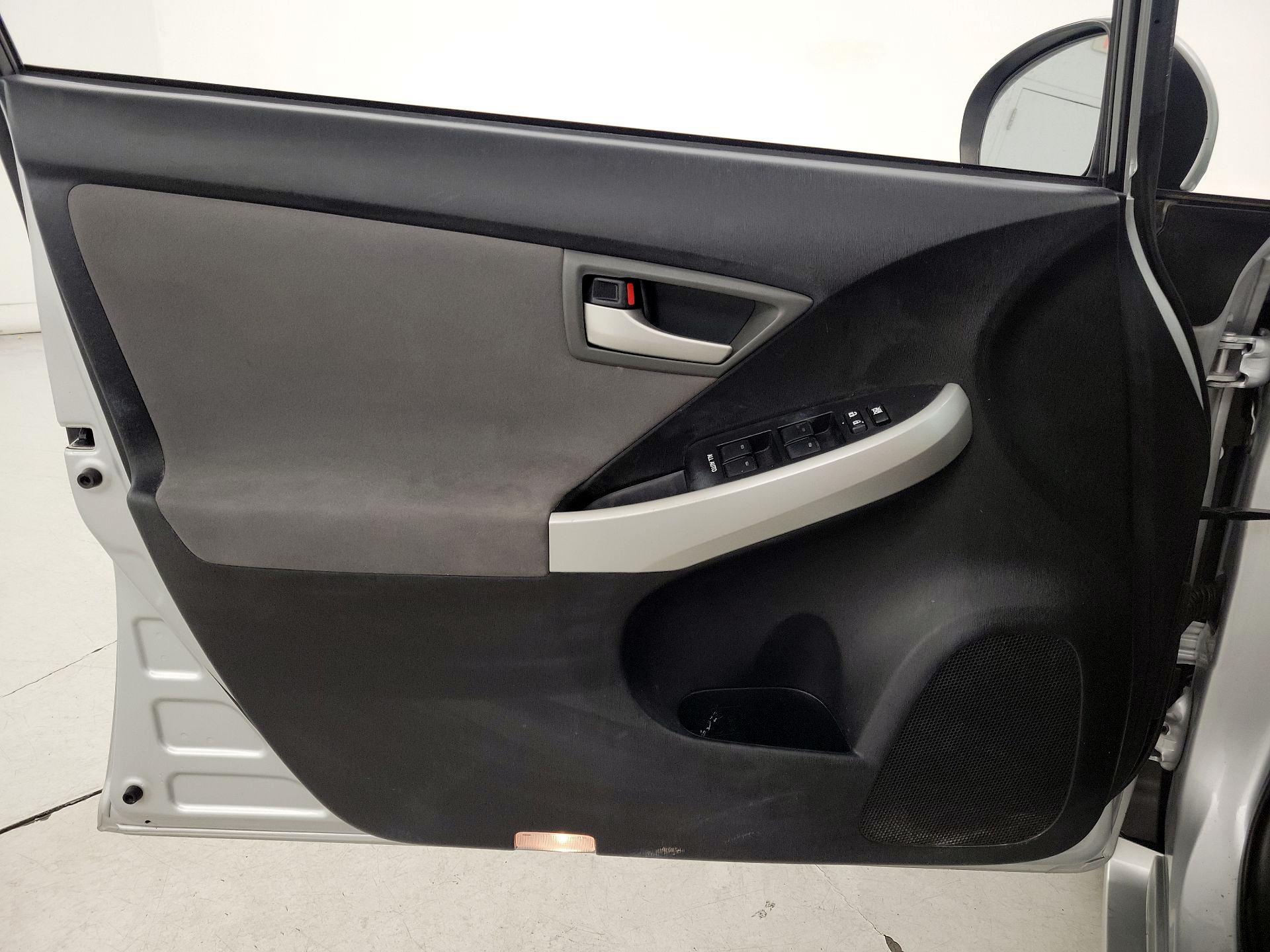 Thumbnail: 2015 Toyota Prius - 12