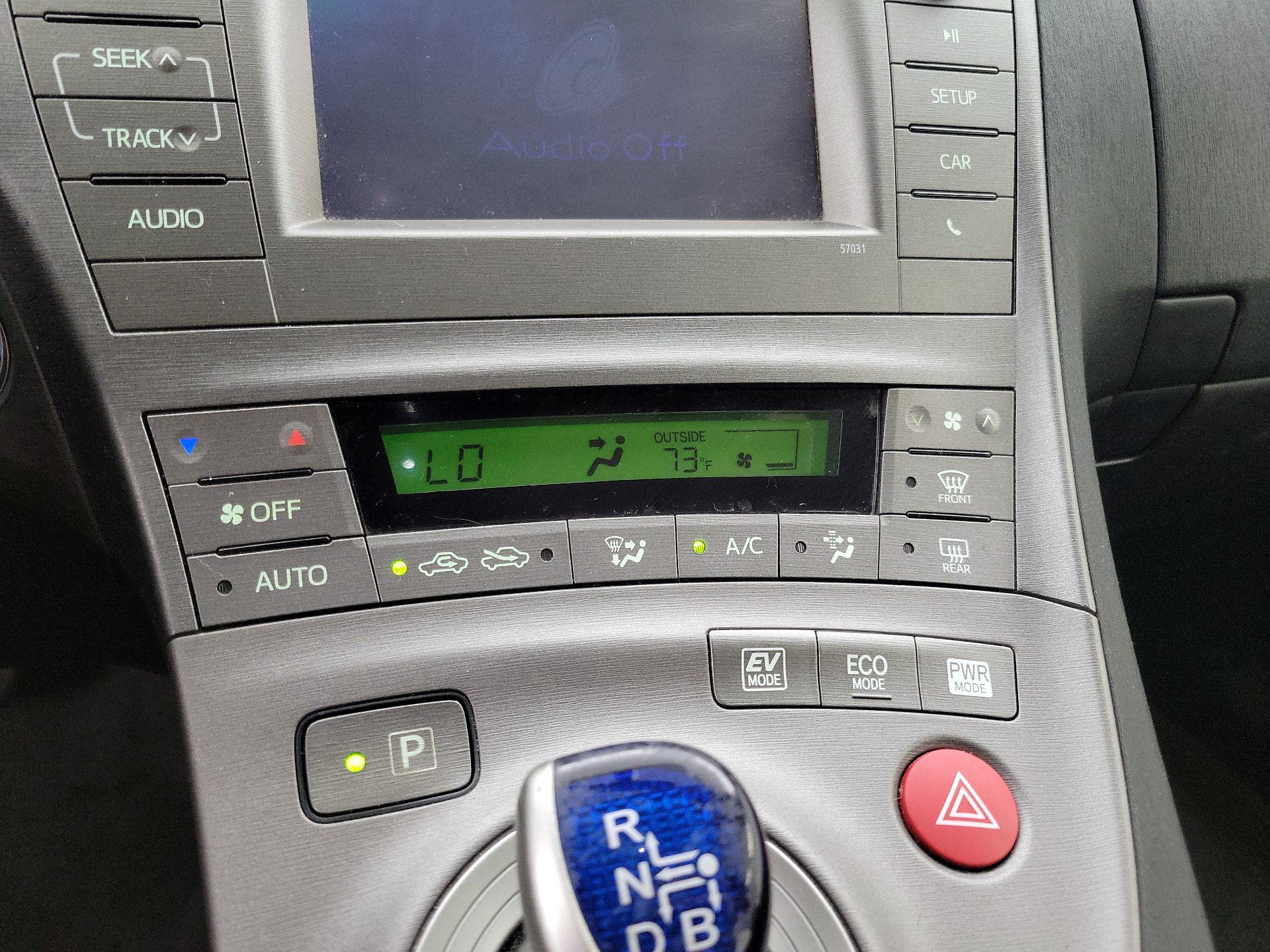 Thumbnail: 2015 Toyota Prius - 16