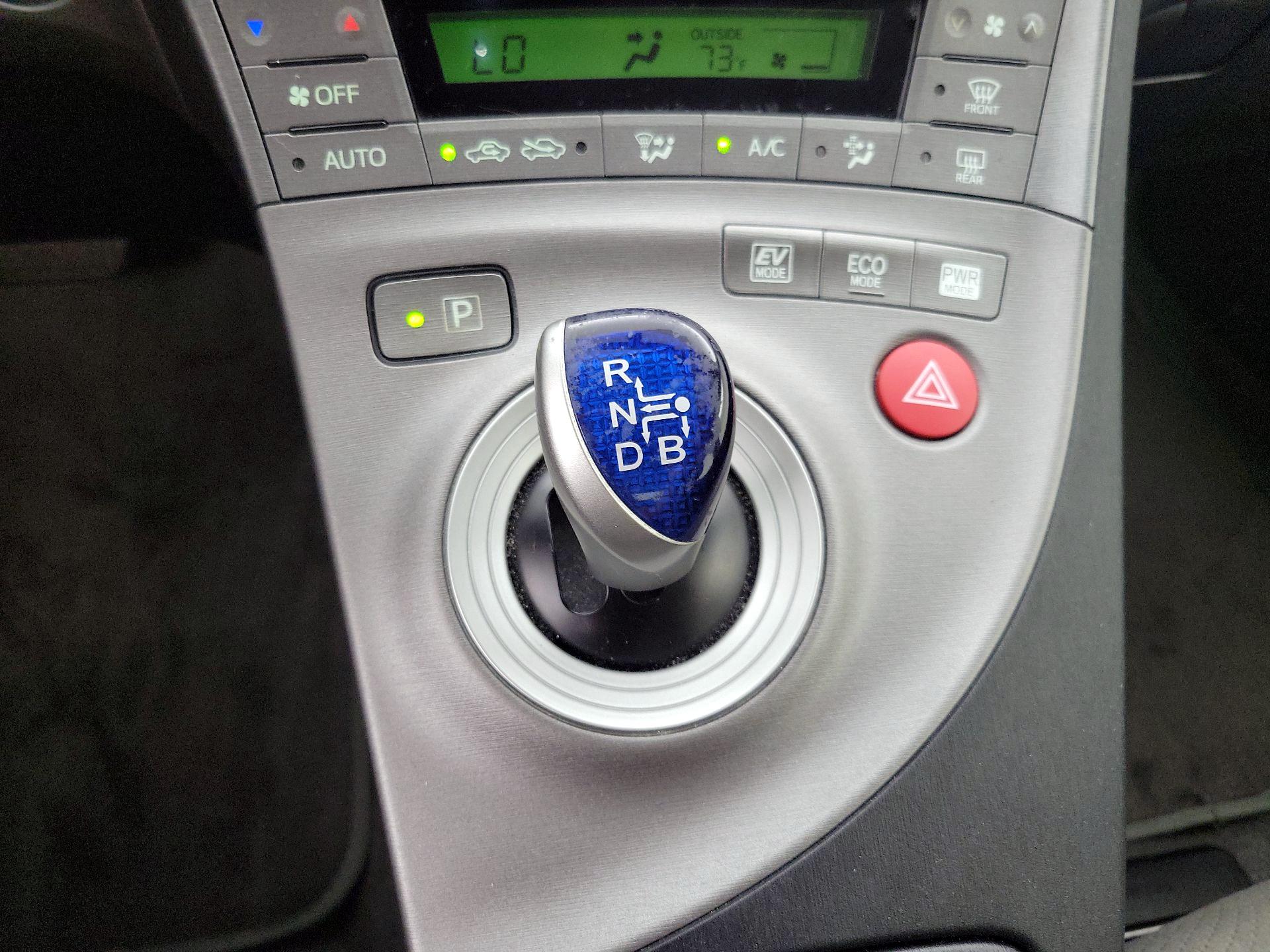 Thumbnail: 2015 Toyota Prius - 17