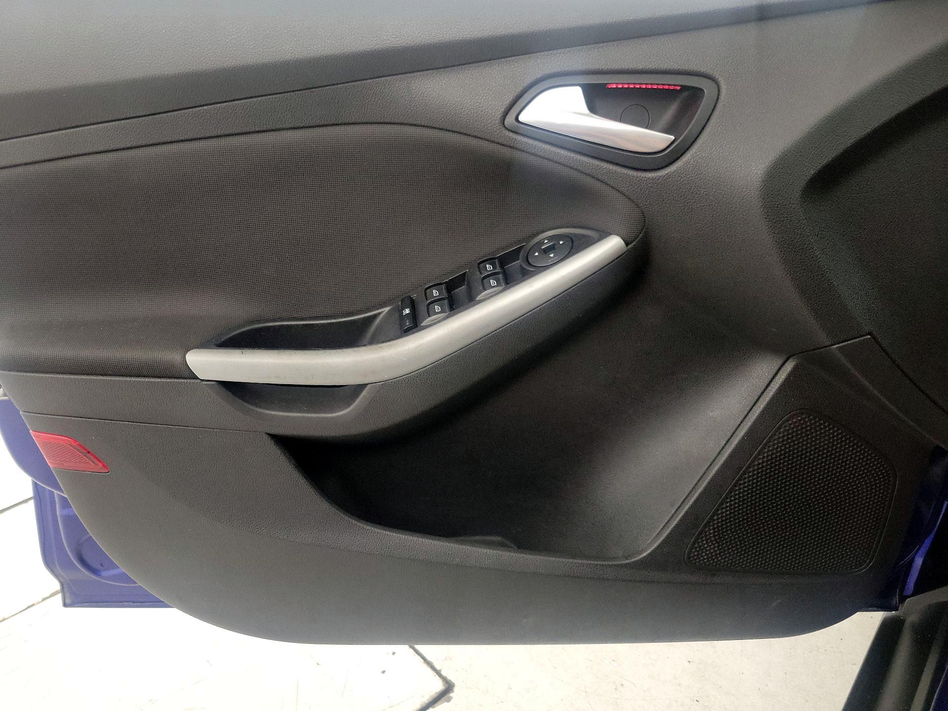 Thumbnail: 2014 Ford Focus - 12