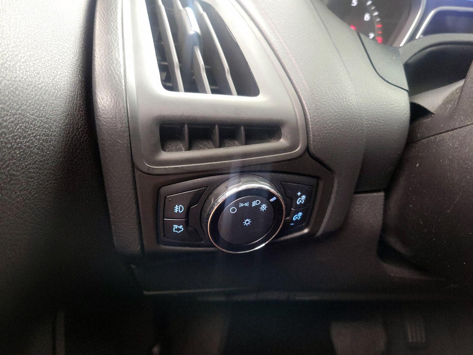 Thumbnail: 2014 Ford Focus - 13
