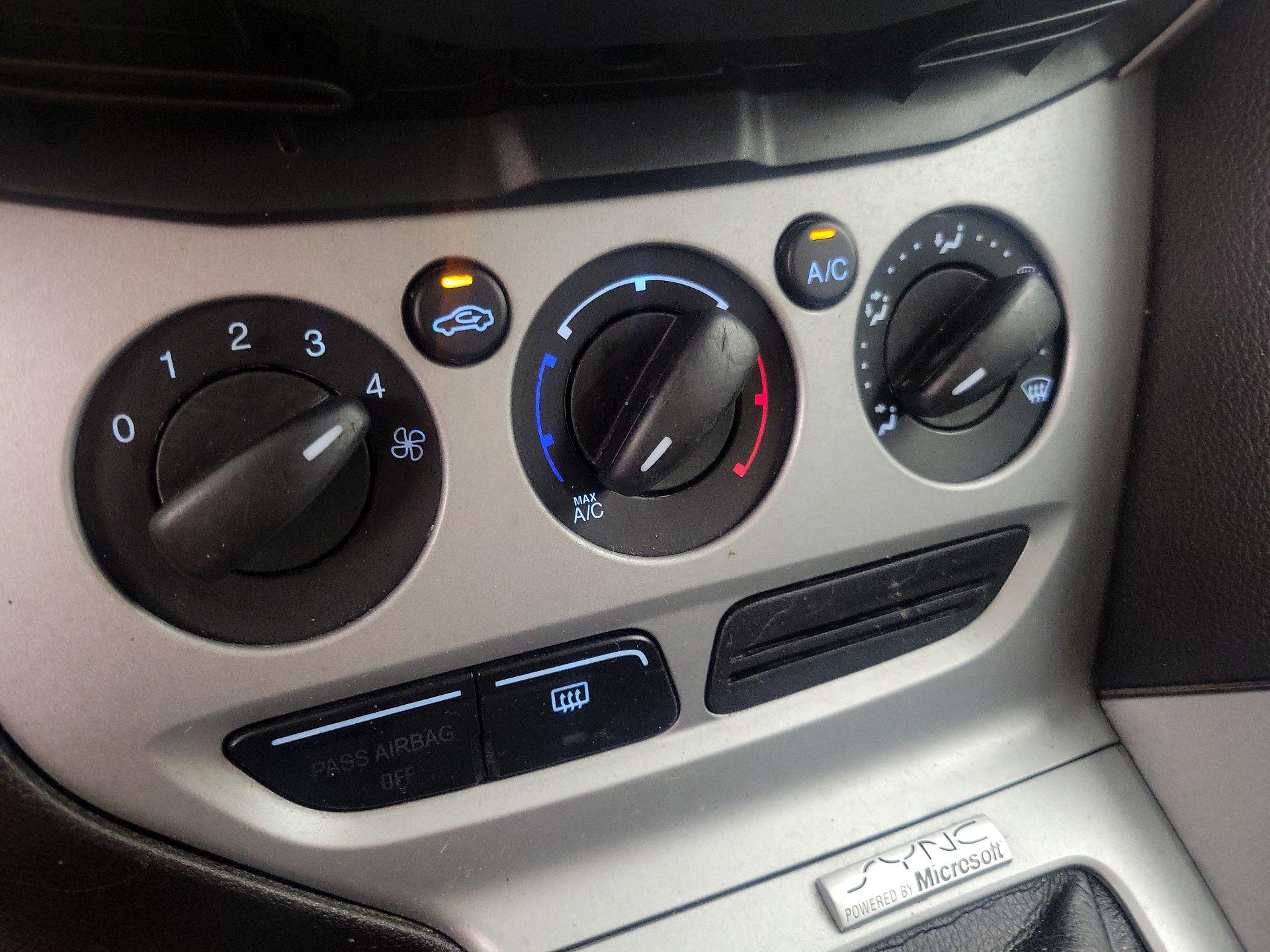 Thumbnail: 2014 Ford Focus - 15