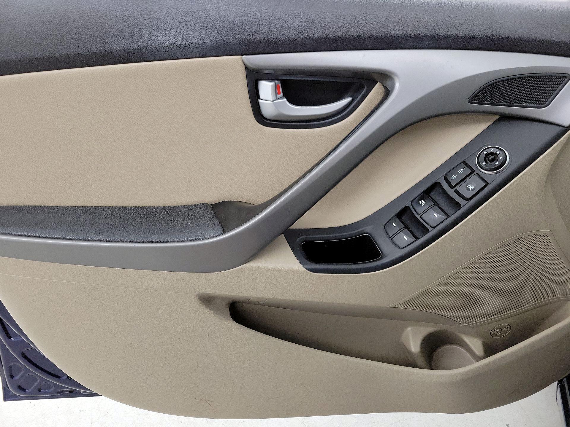 Thumbnail: 2014 Hyundai Elantra - 12