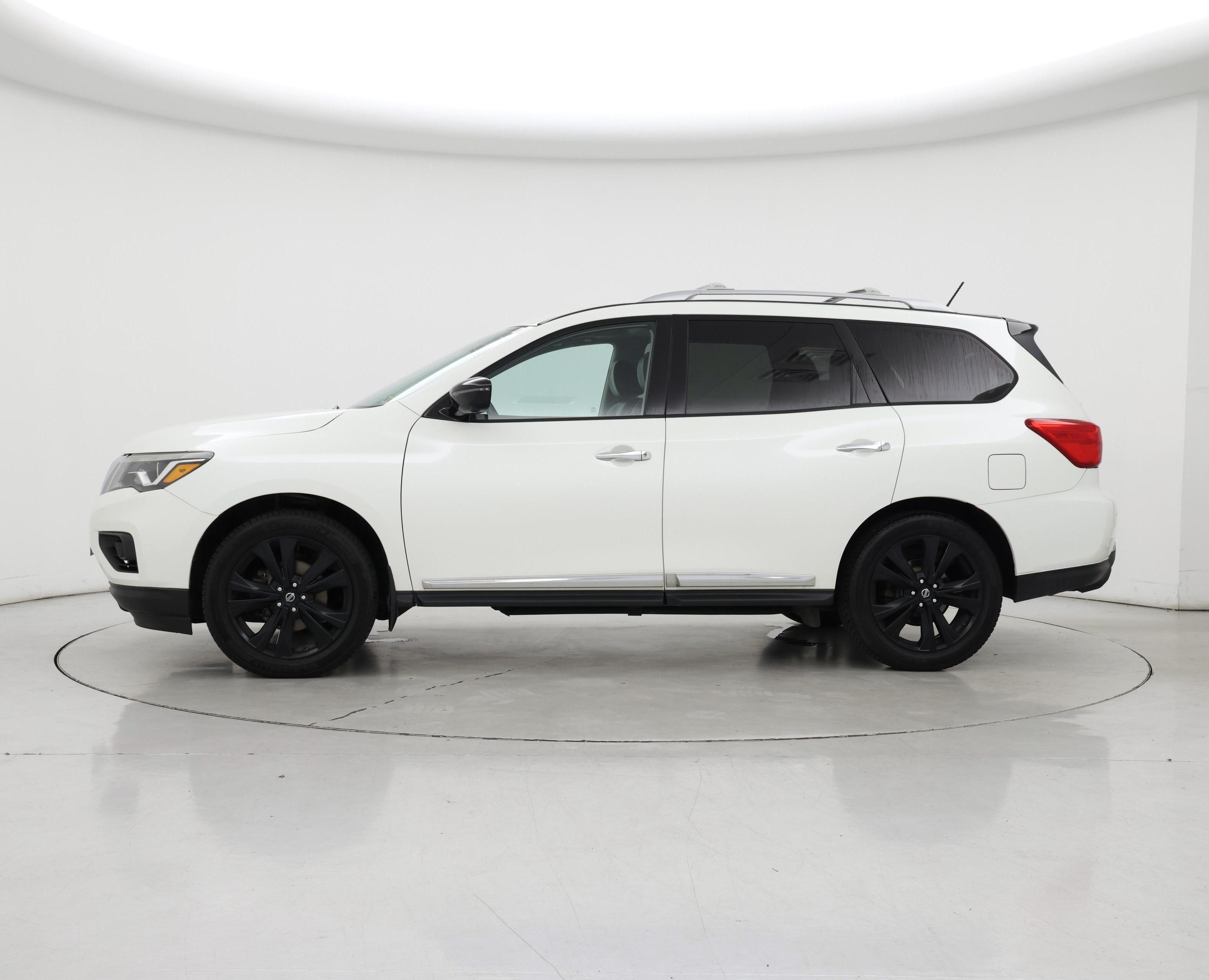 Thumbnail: 2017 Nissan Pathfinder - 3