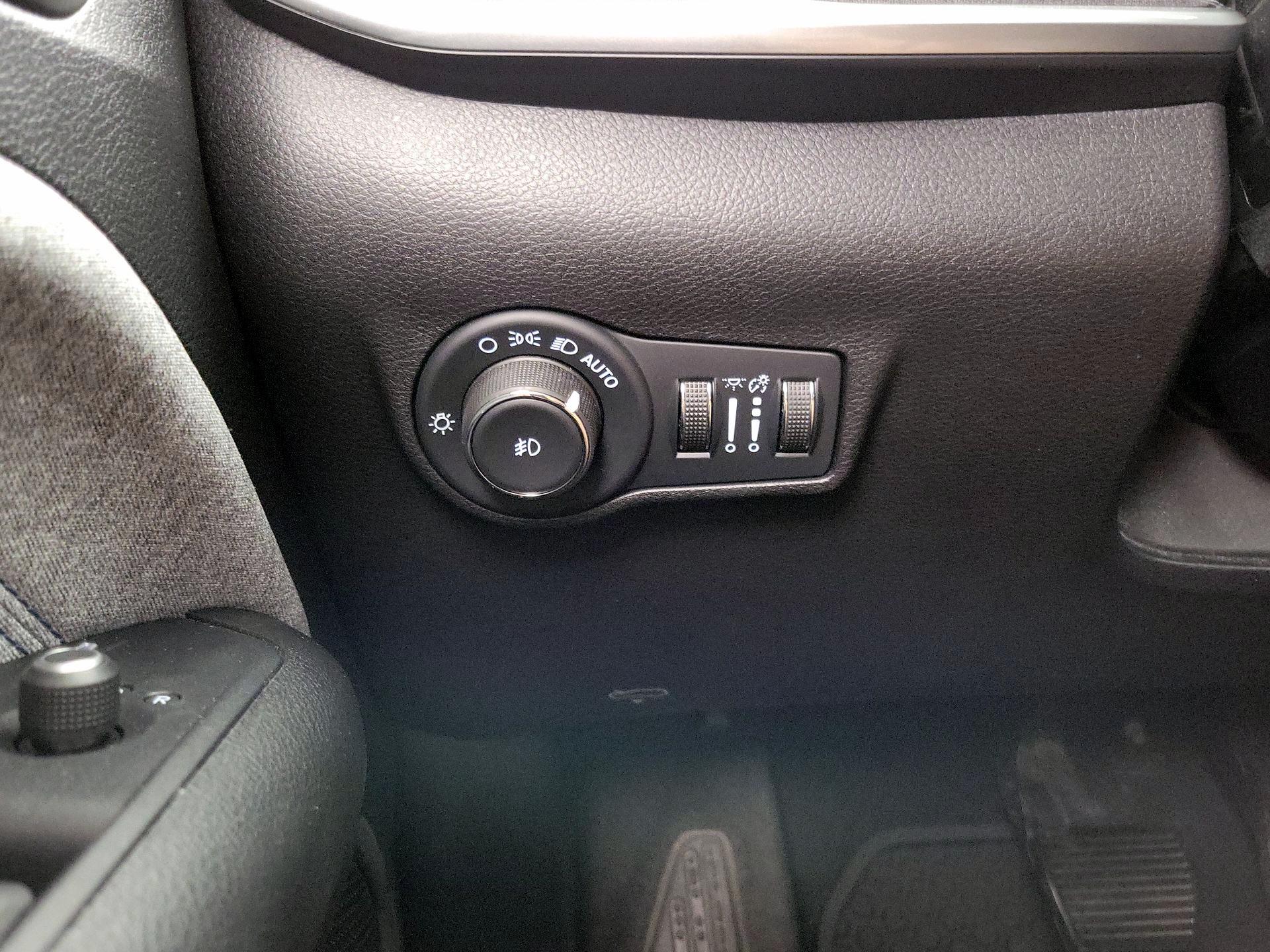 Thumbnail: 2022 Jeep Compass - 13