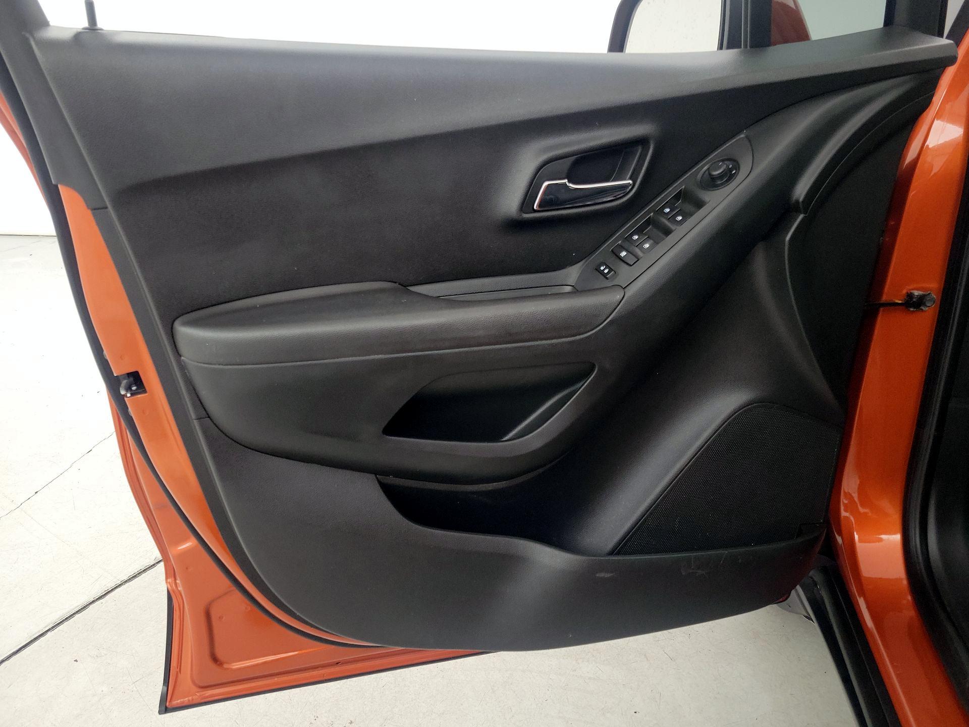 Thumbnail: 2015 Chevrolet Trax - 12