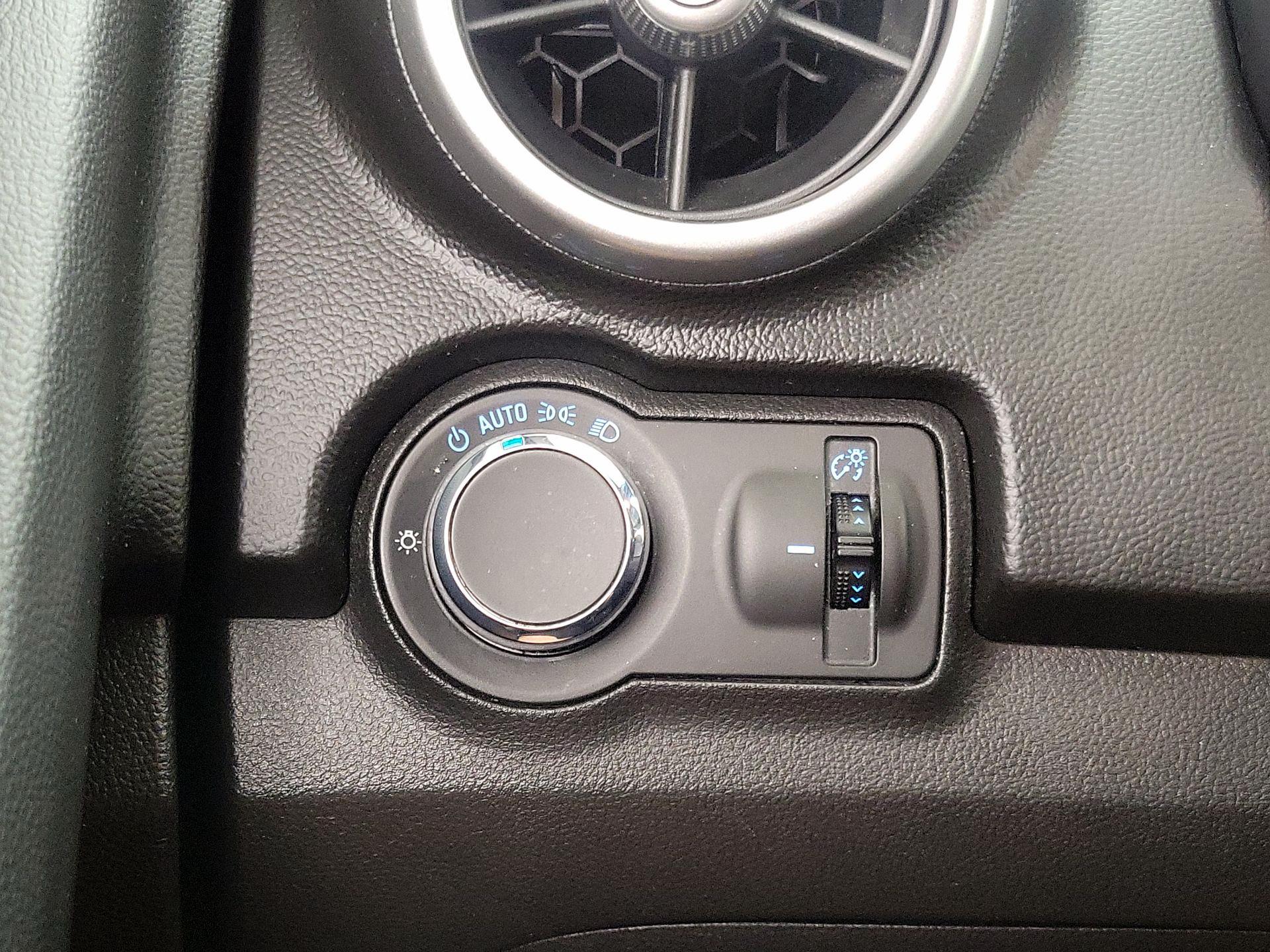 Thumbnail: 2015 Chevrolet Trax - 13