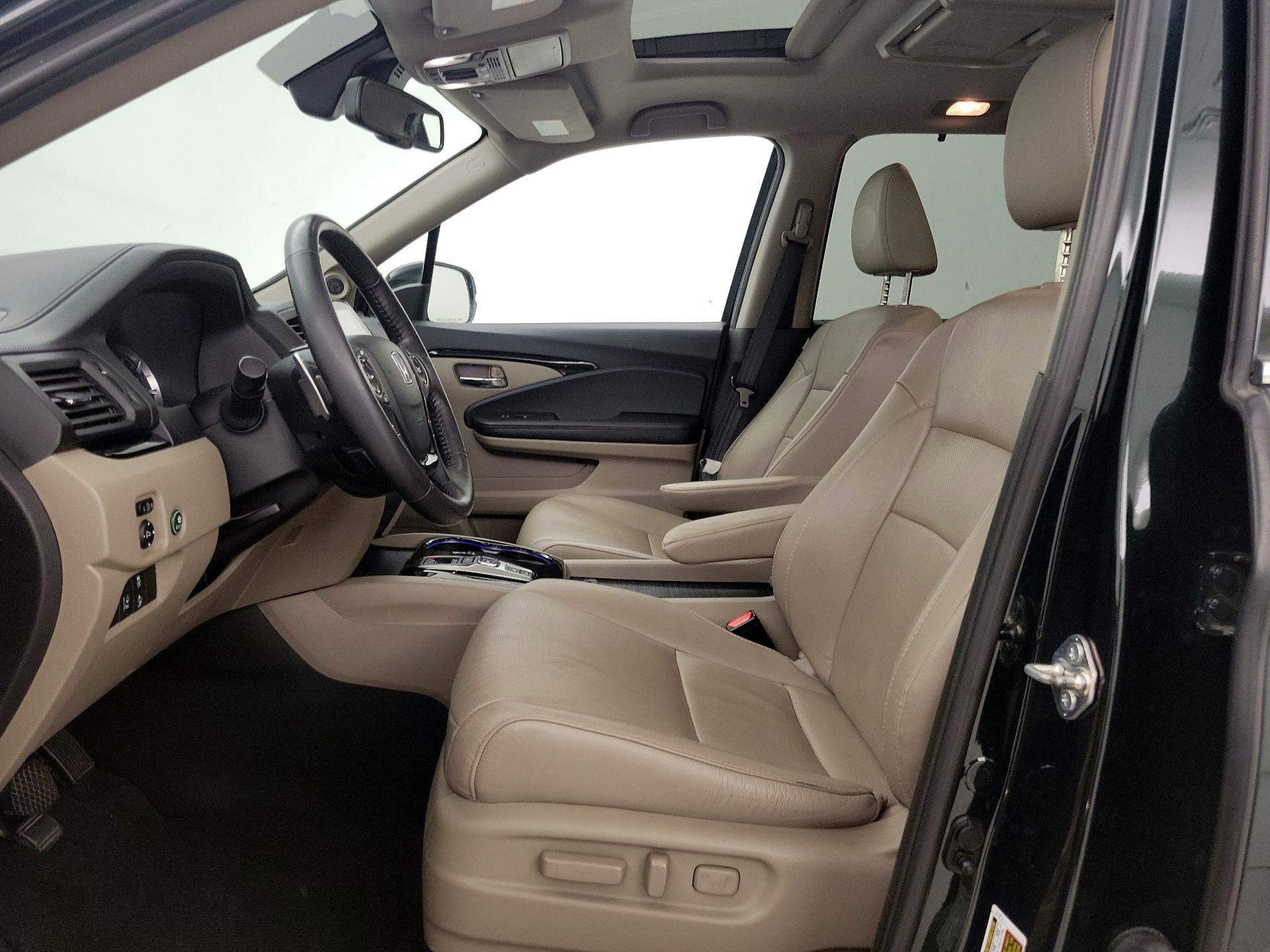Thumbnail: 2017 Honda Pilot - 11