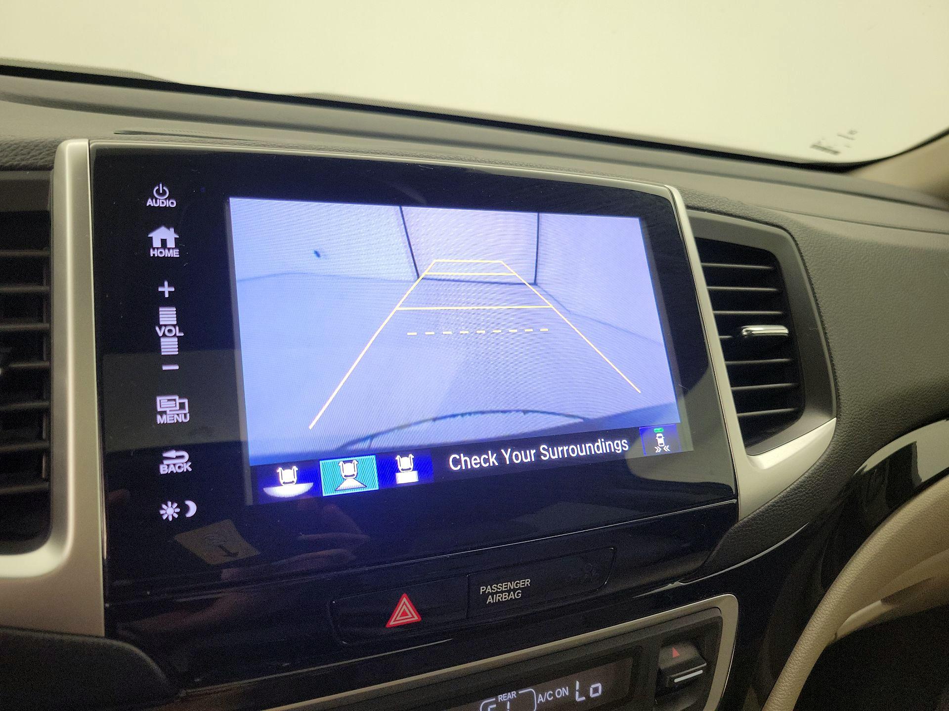 Thumbnail: 2017 Honda Pilot - 14