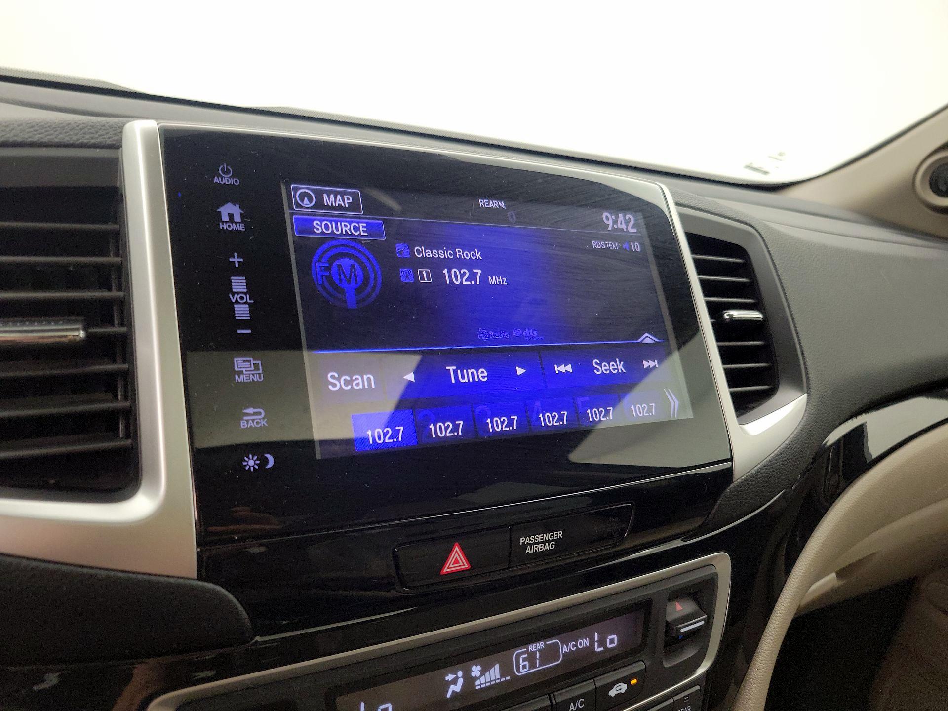 Thumbnail: 2017 Honda Pilot - 15