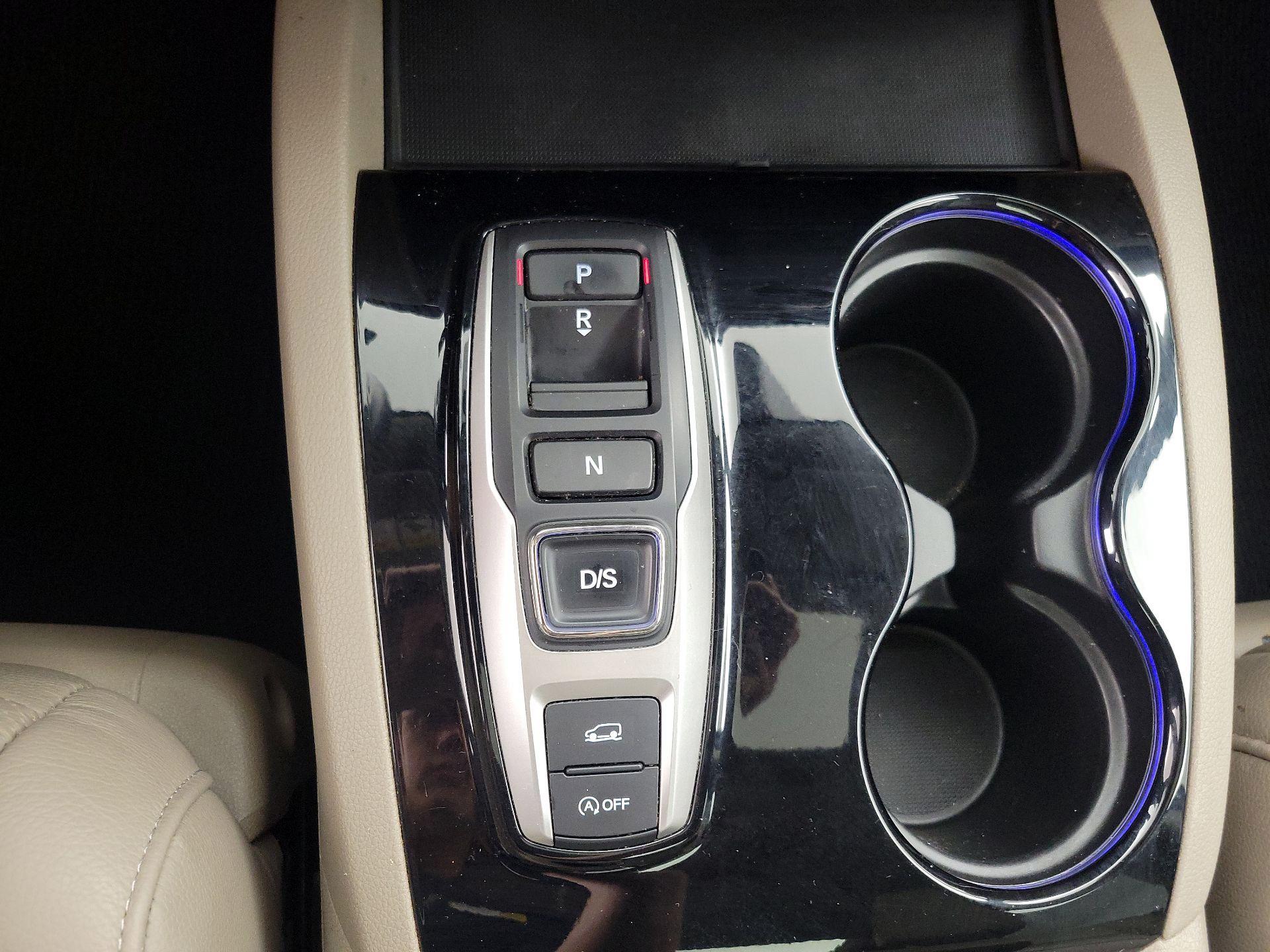 Thumbnail: 2017 Honda Pilot - 17