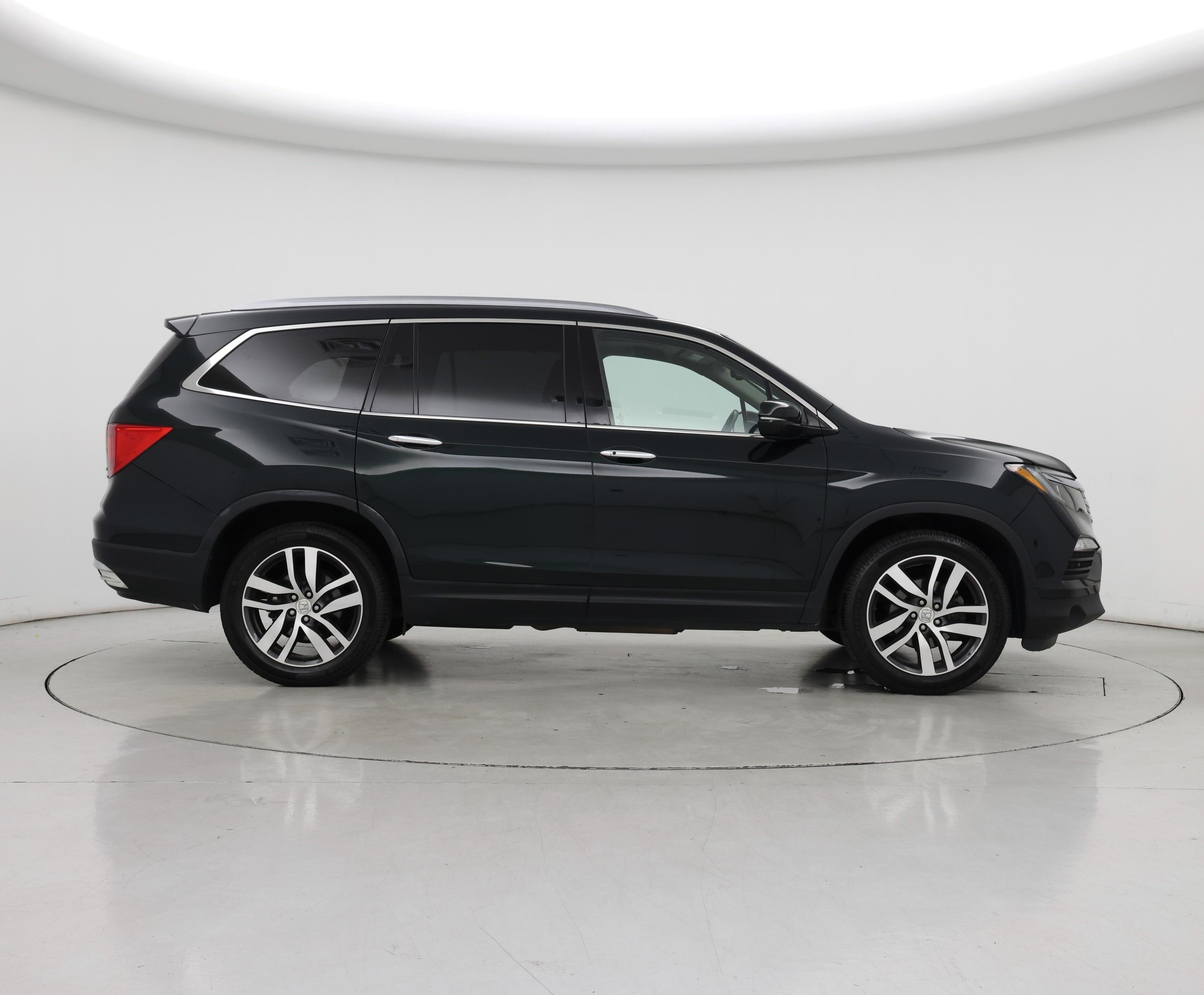Thumbnail: 2017 Honda Pilot - 7