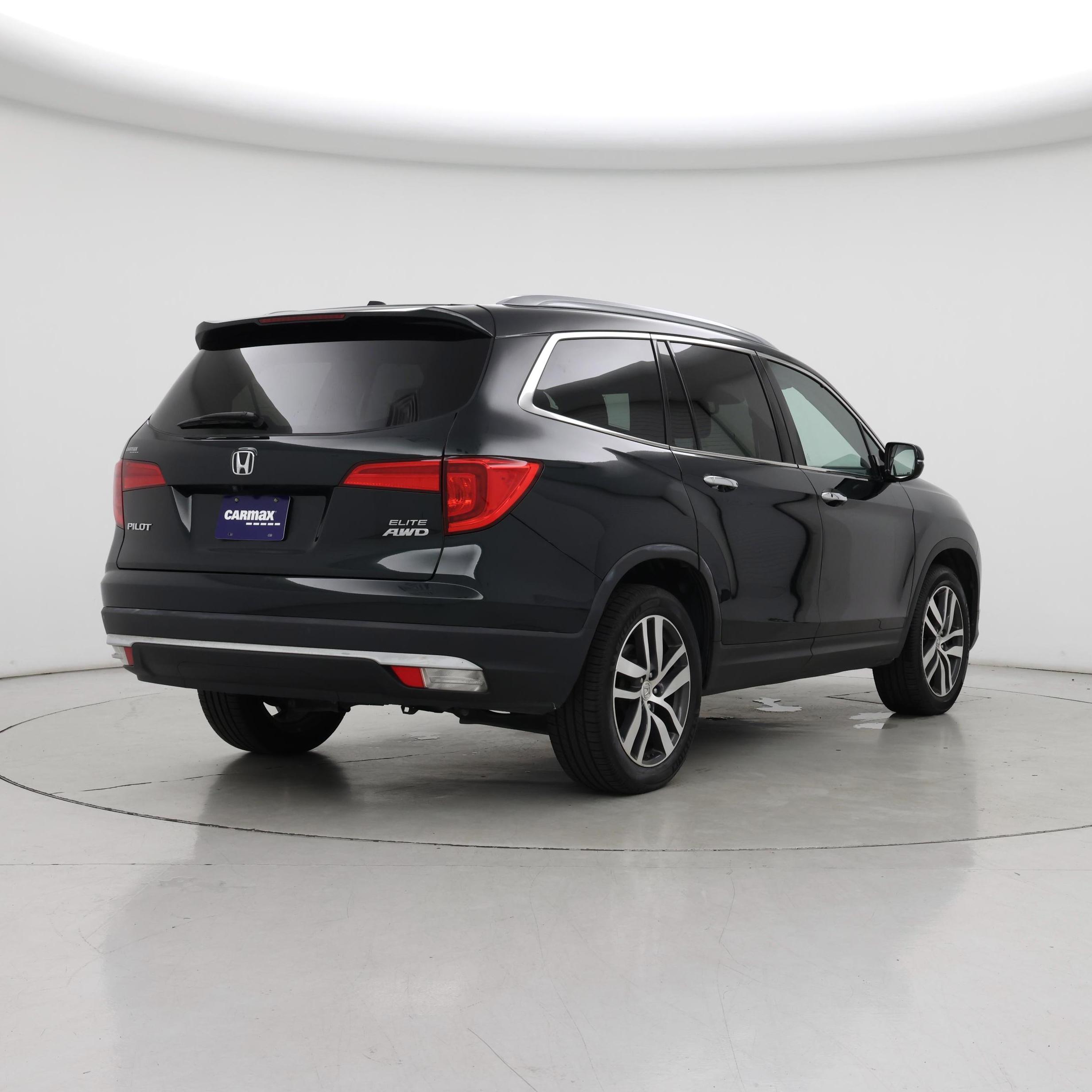 Thumbnail: 2017 Honda Pilot - 8