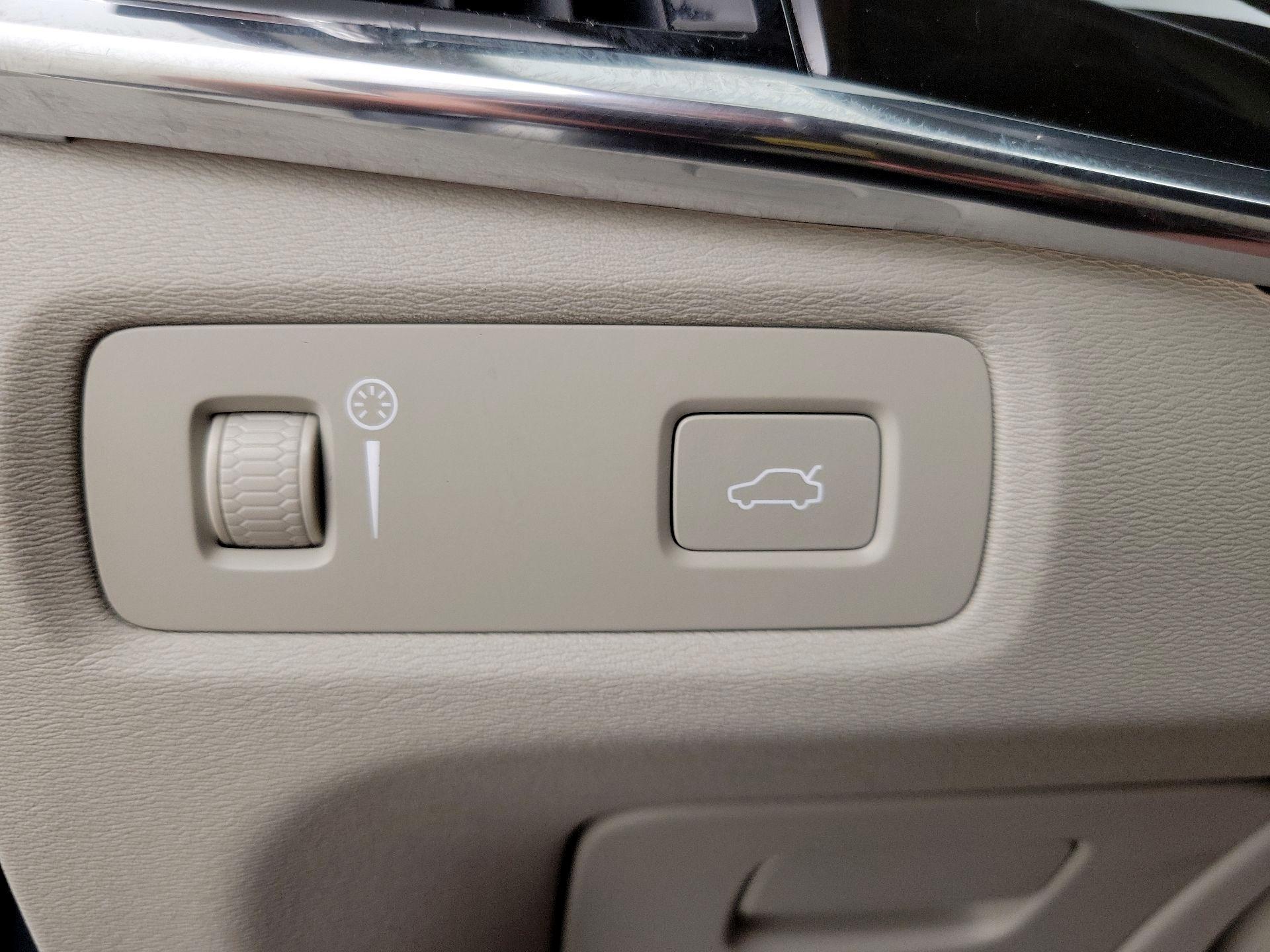 Thumbnail: 2018 Volvo V90 - 13