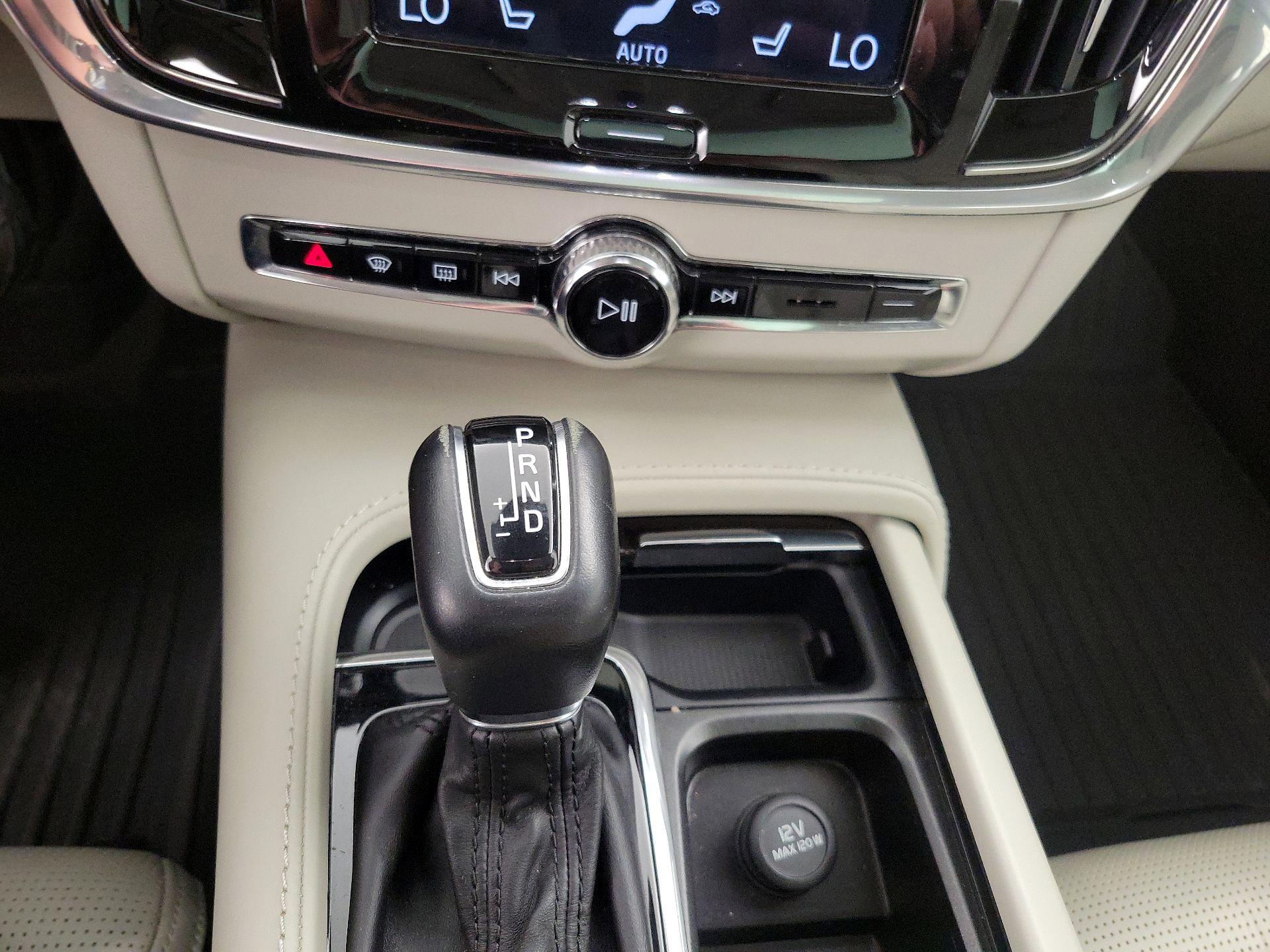 Thumbnail: 2018 Volvo V90 - 17