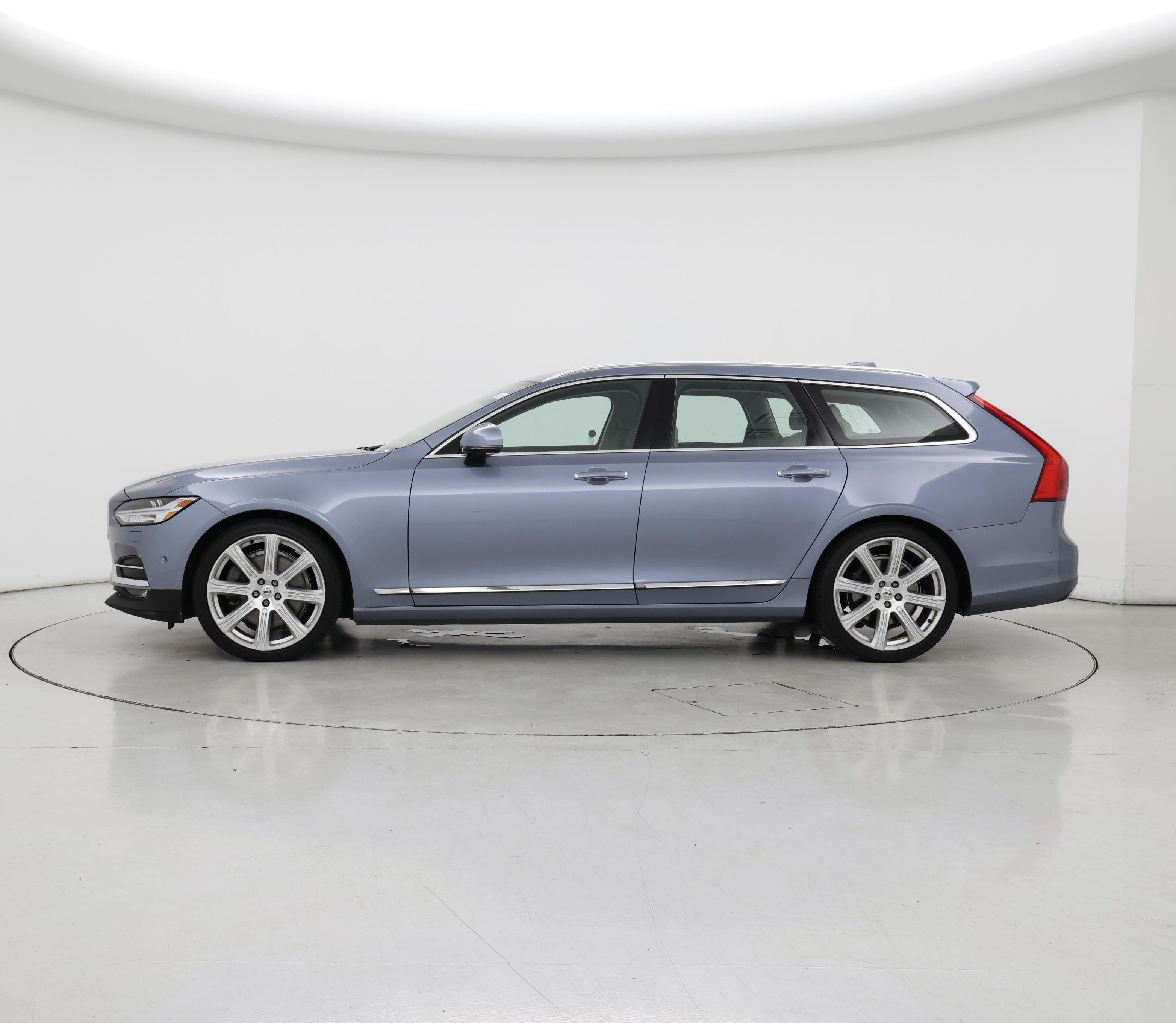 Thumbnail: 2018 Volvo V90 - 3