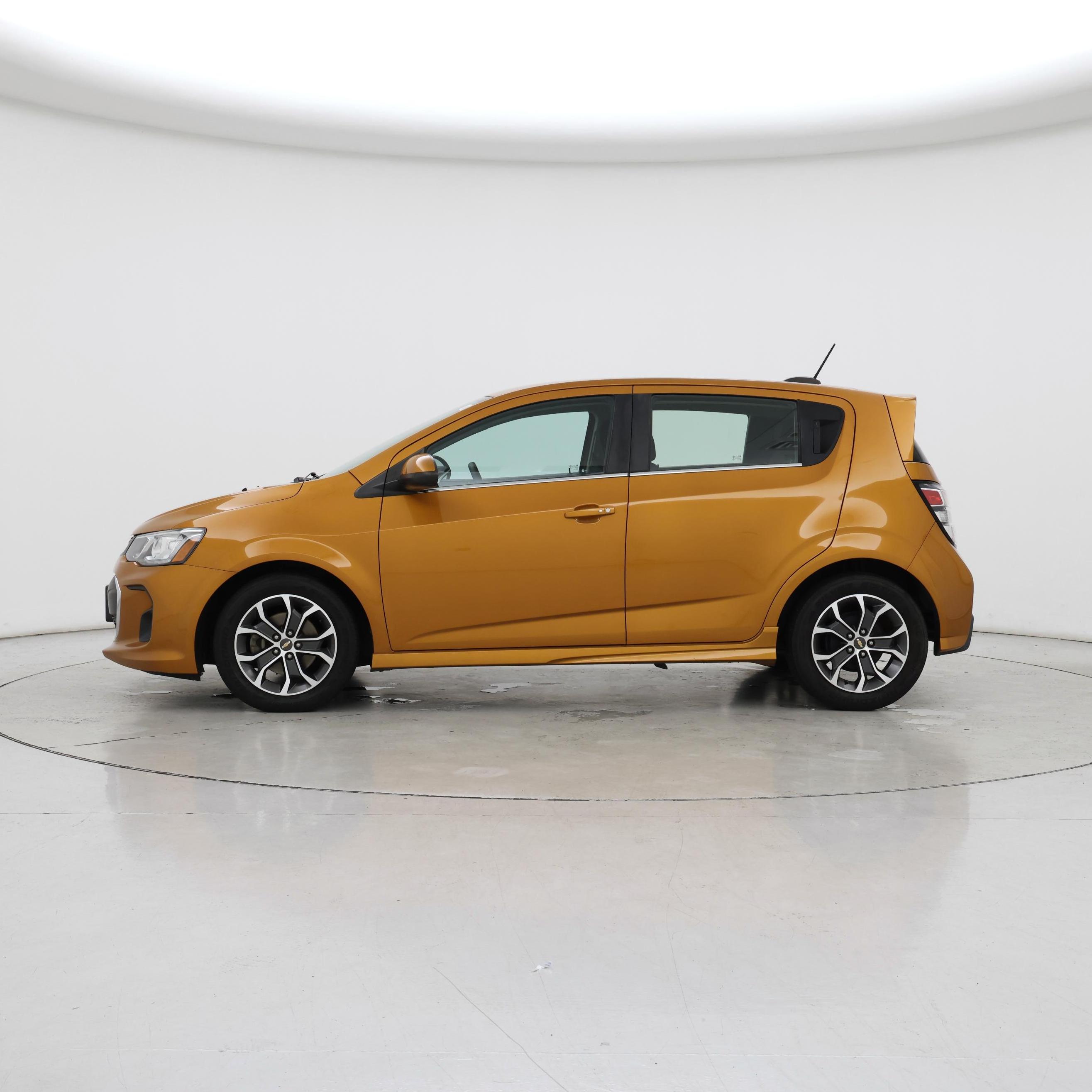 Thumbnail: 2017 Chevrolet Sonic - 3