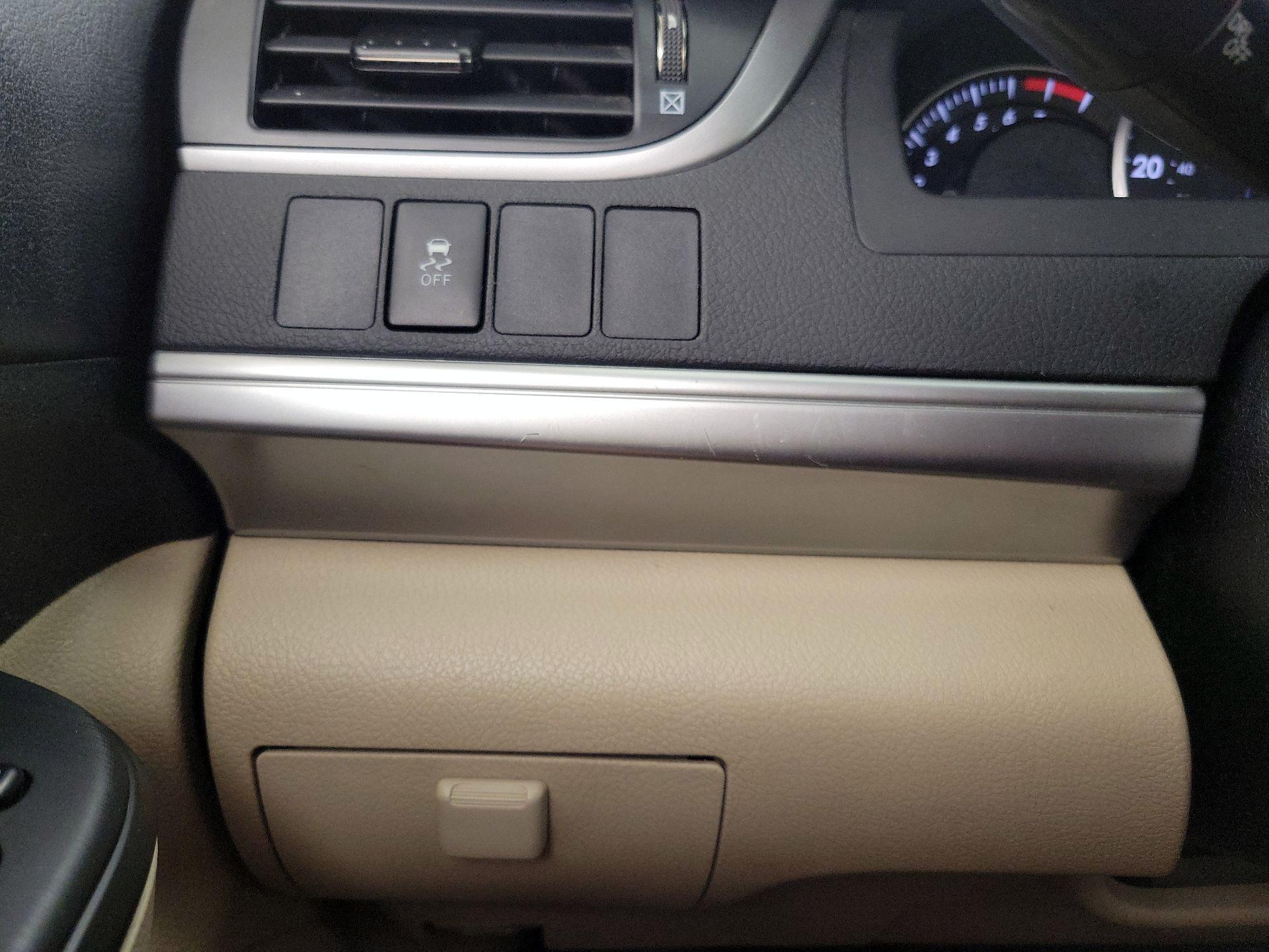 Thumbnail: 2014 Toyota Camry - 13