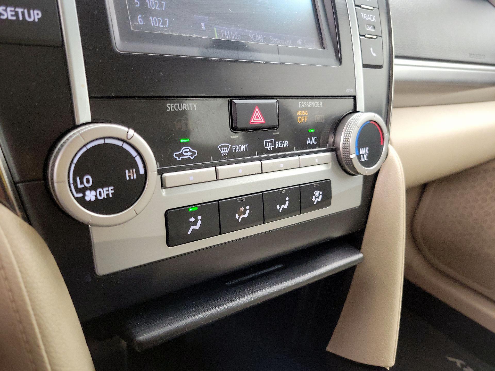 Thumbnail: 2014 Toyota Camry - 16