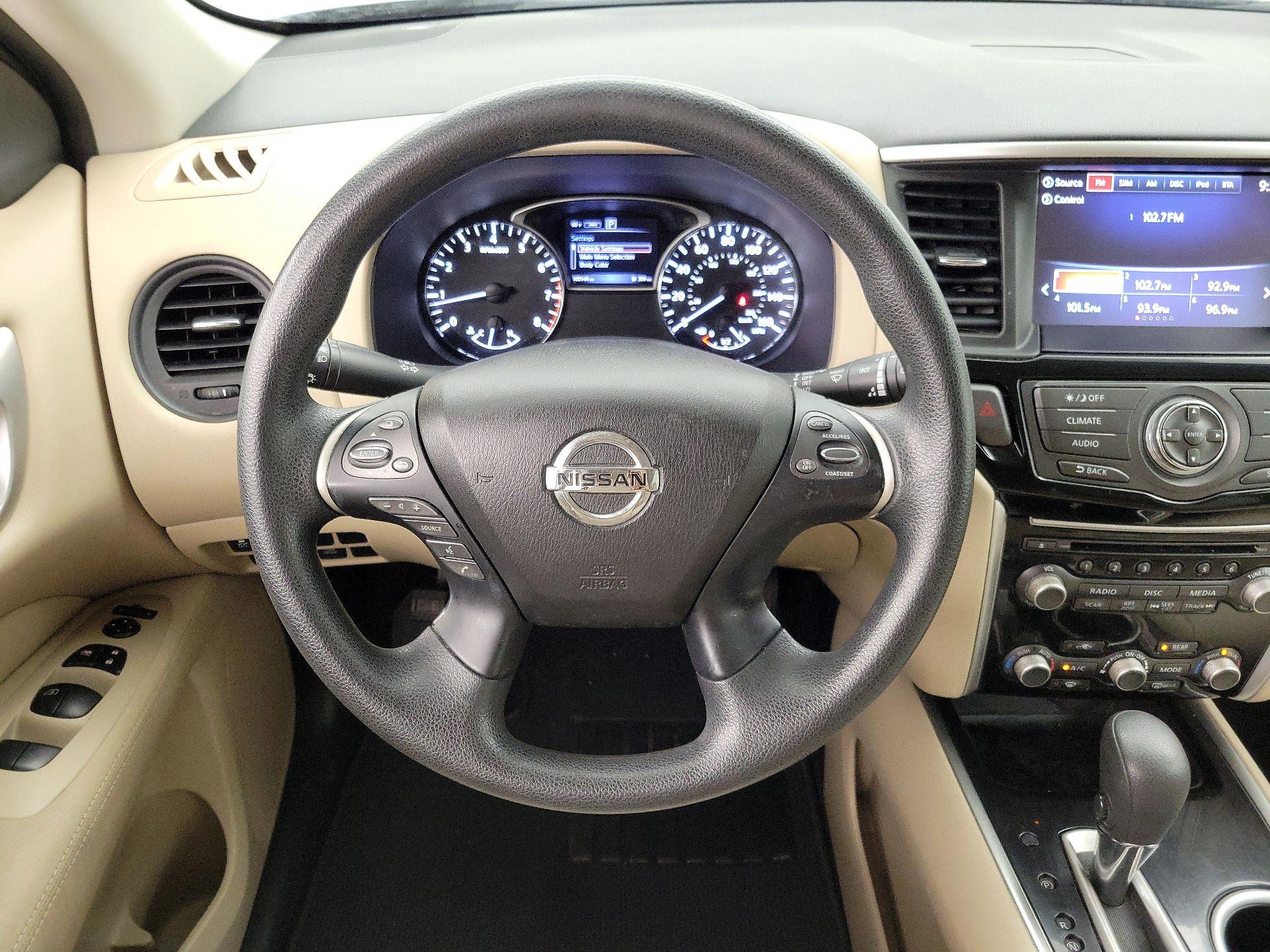 Thumbnail: 2017 Nissan Pathfinder - 10