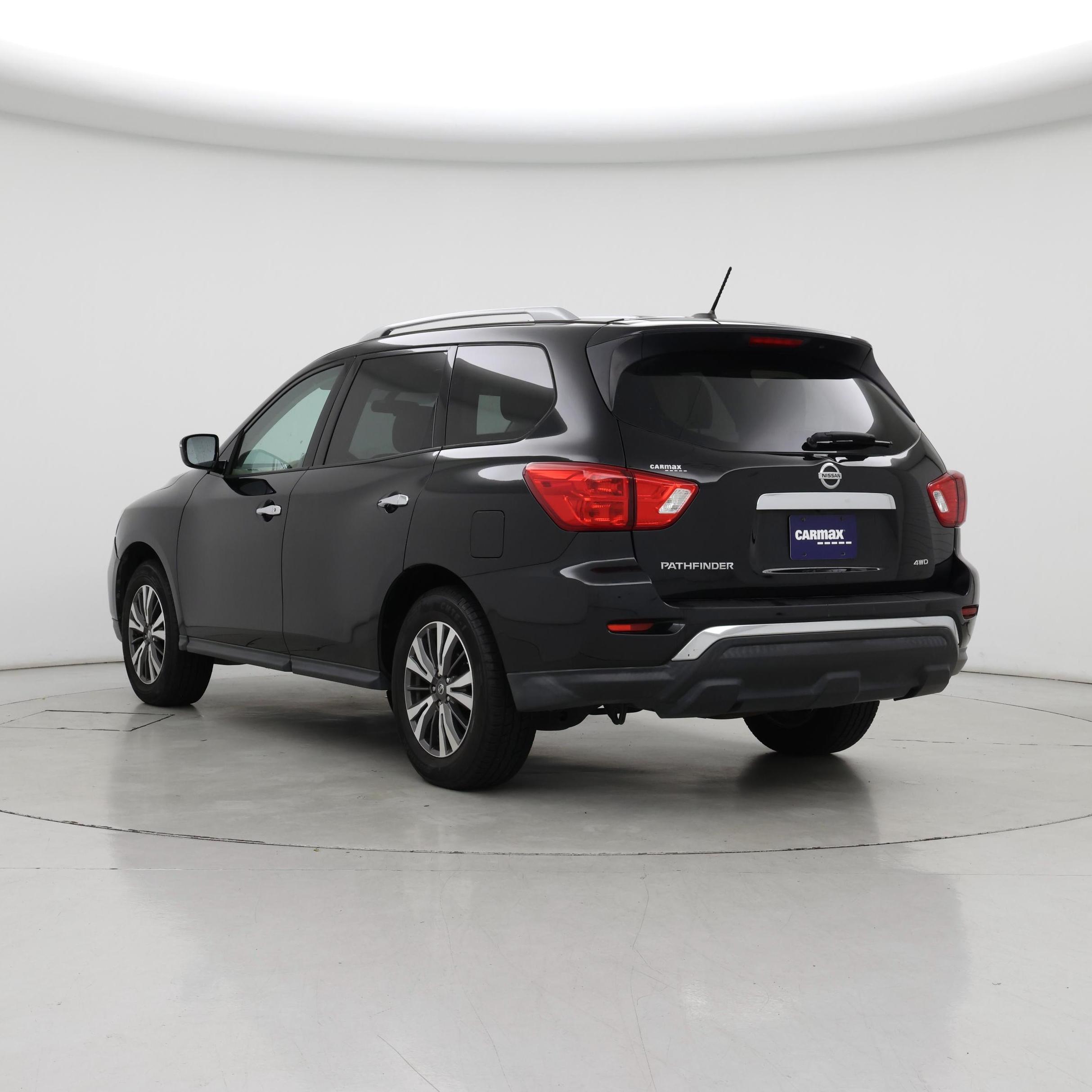 Thumbnail: 2017 Nissan Pathfinder - 2