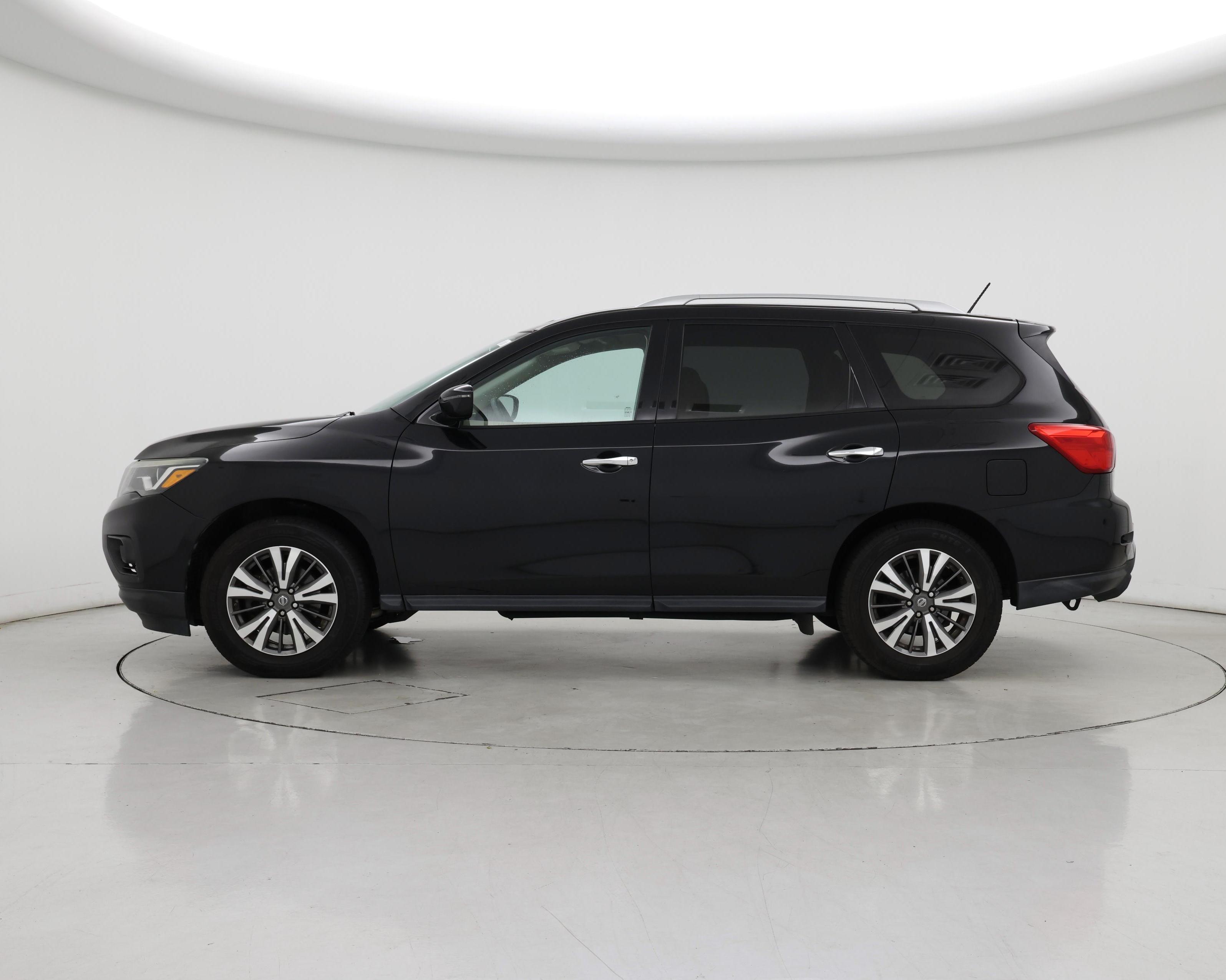 Thumbnail: 2017 Nissan Pathfinder - 3