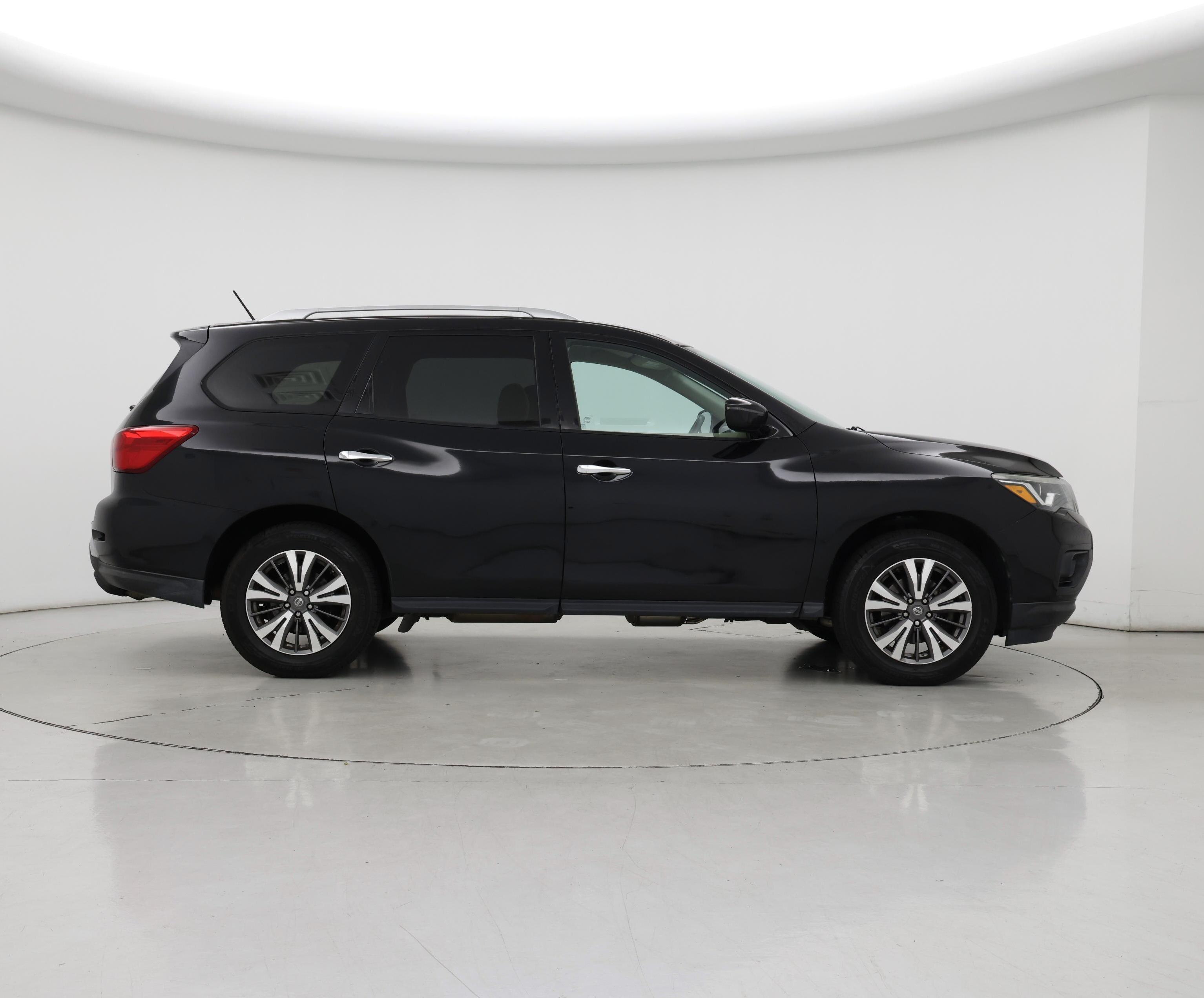 Thumbnail: 2017 Nissan Pathfinder - 7
