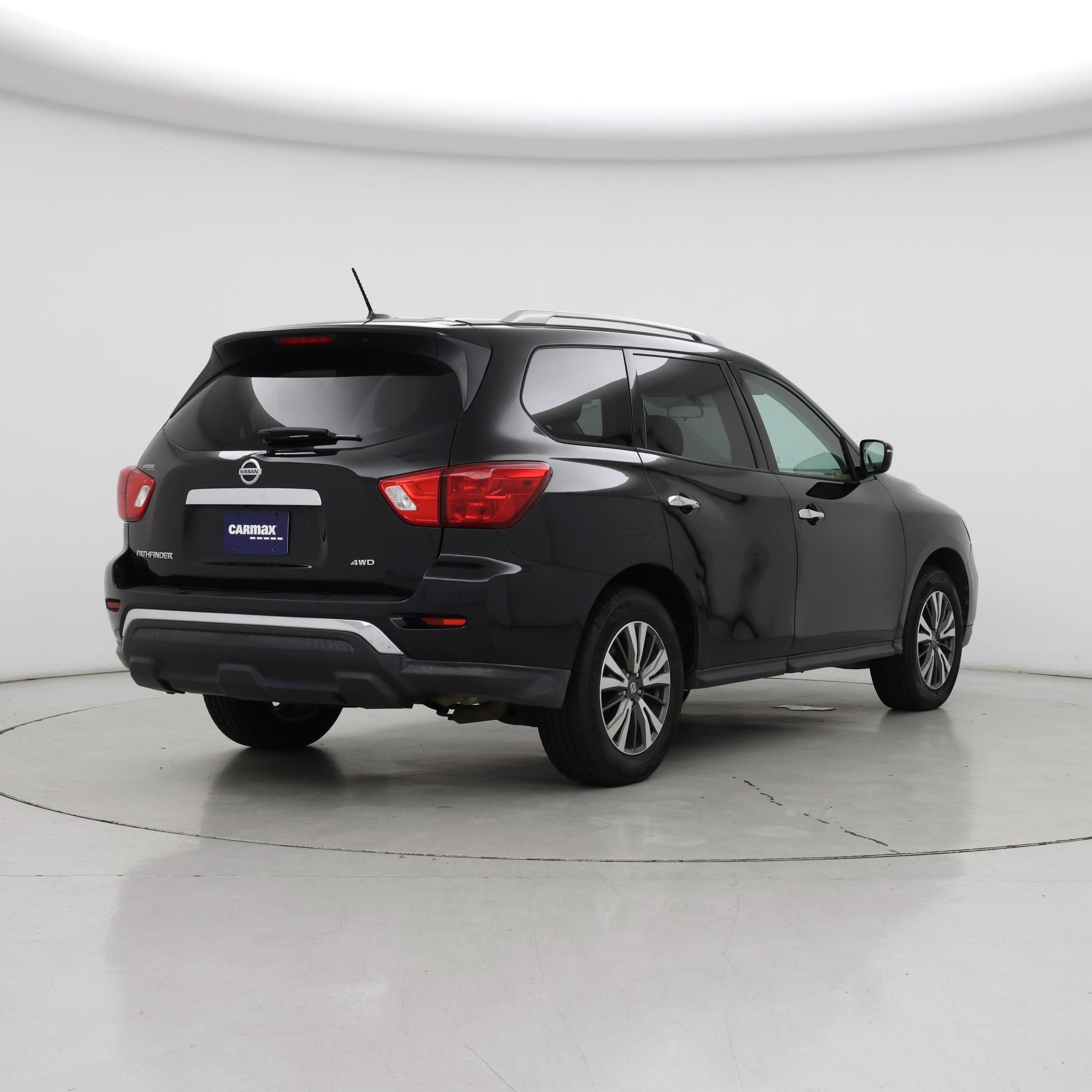 Thumbnail: 2017 Nissan Pathfinder - 8