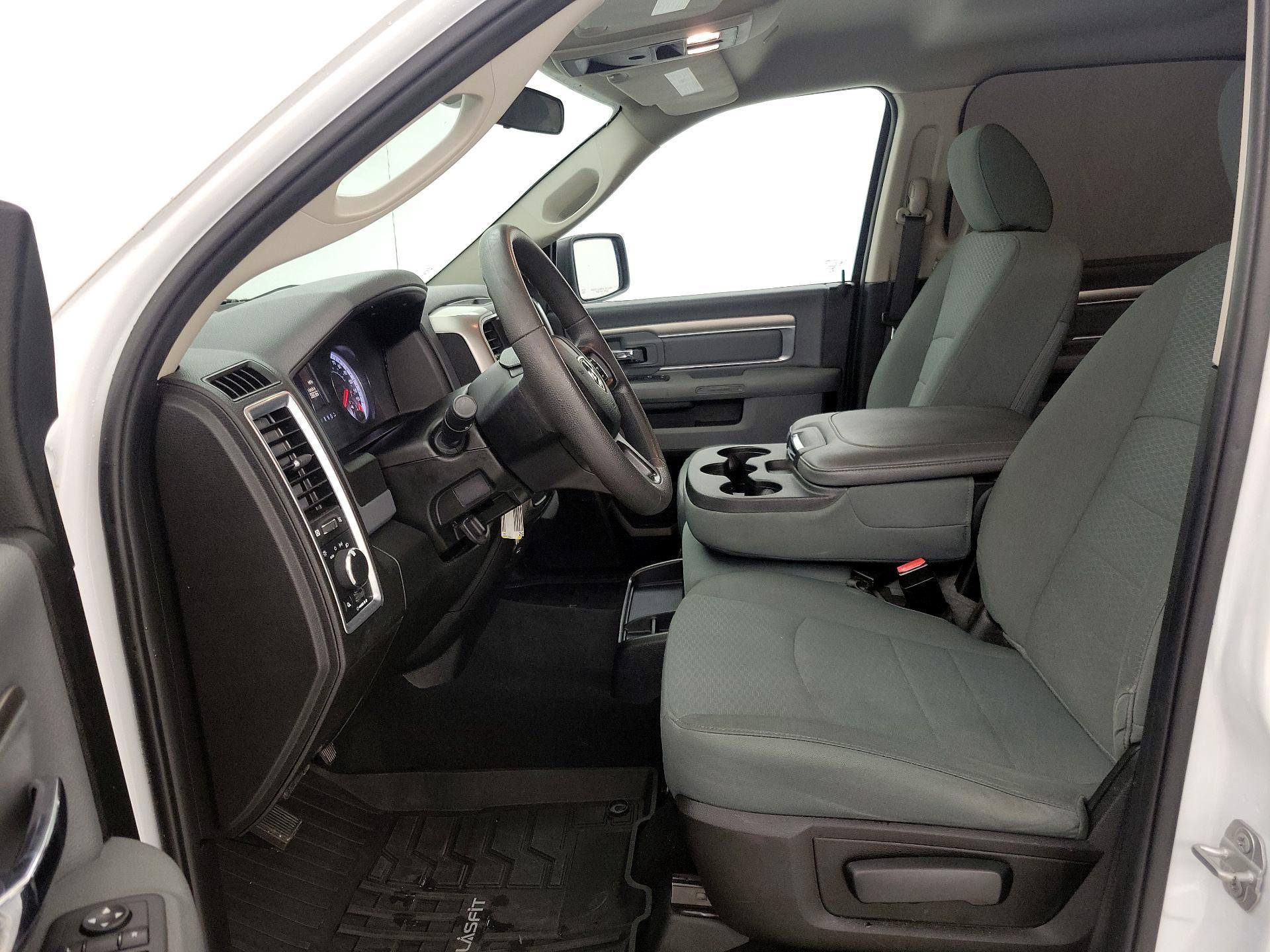 Thumbnail: 2019 RAM 1500 Classic - 11
