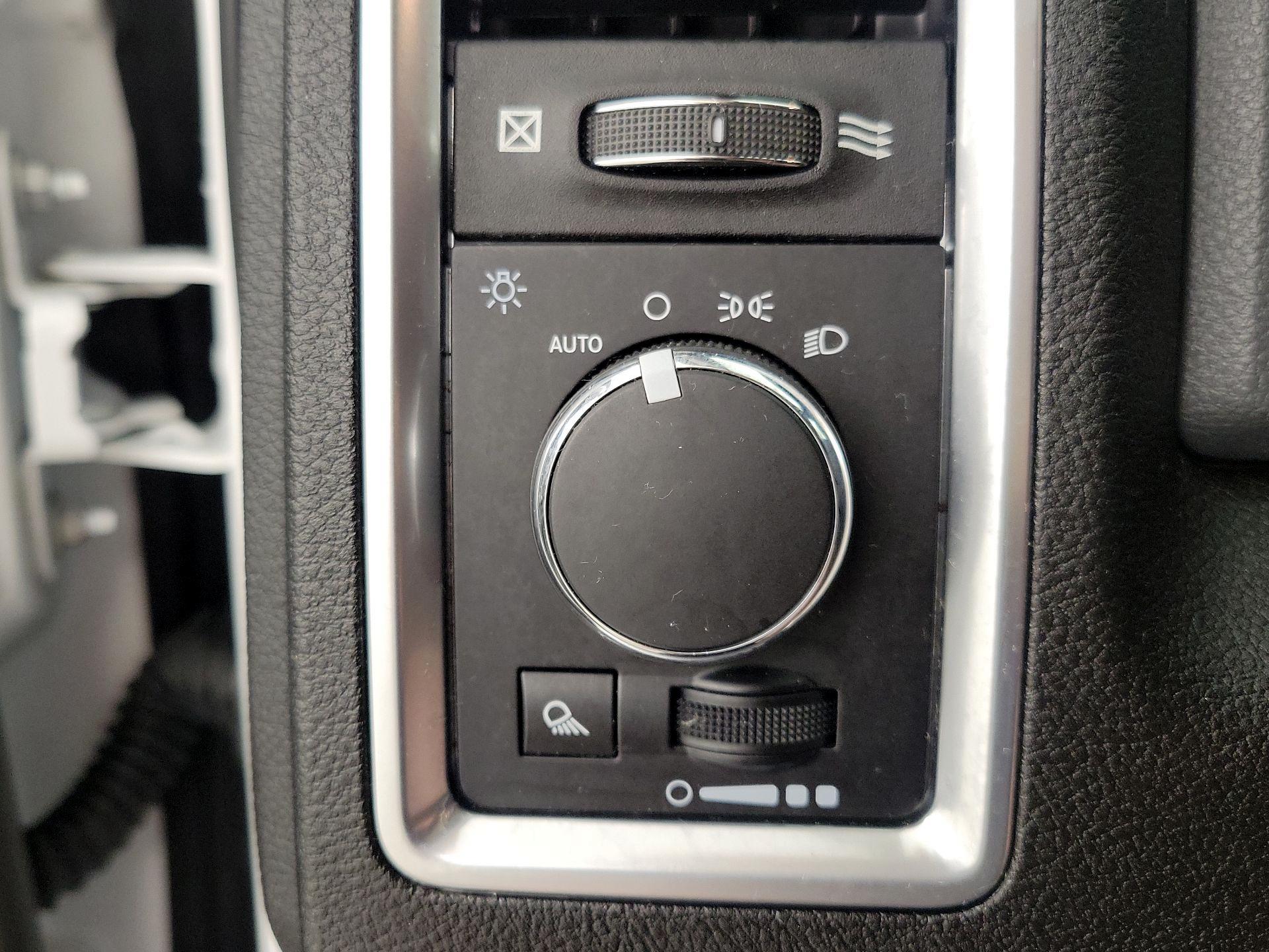Thumbnail: 2019 RAM 1500 Classic - 13