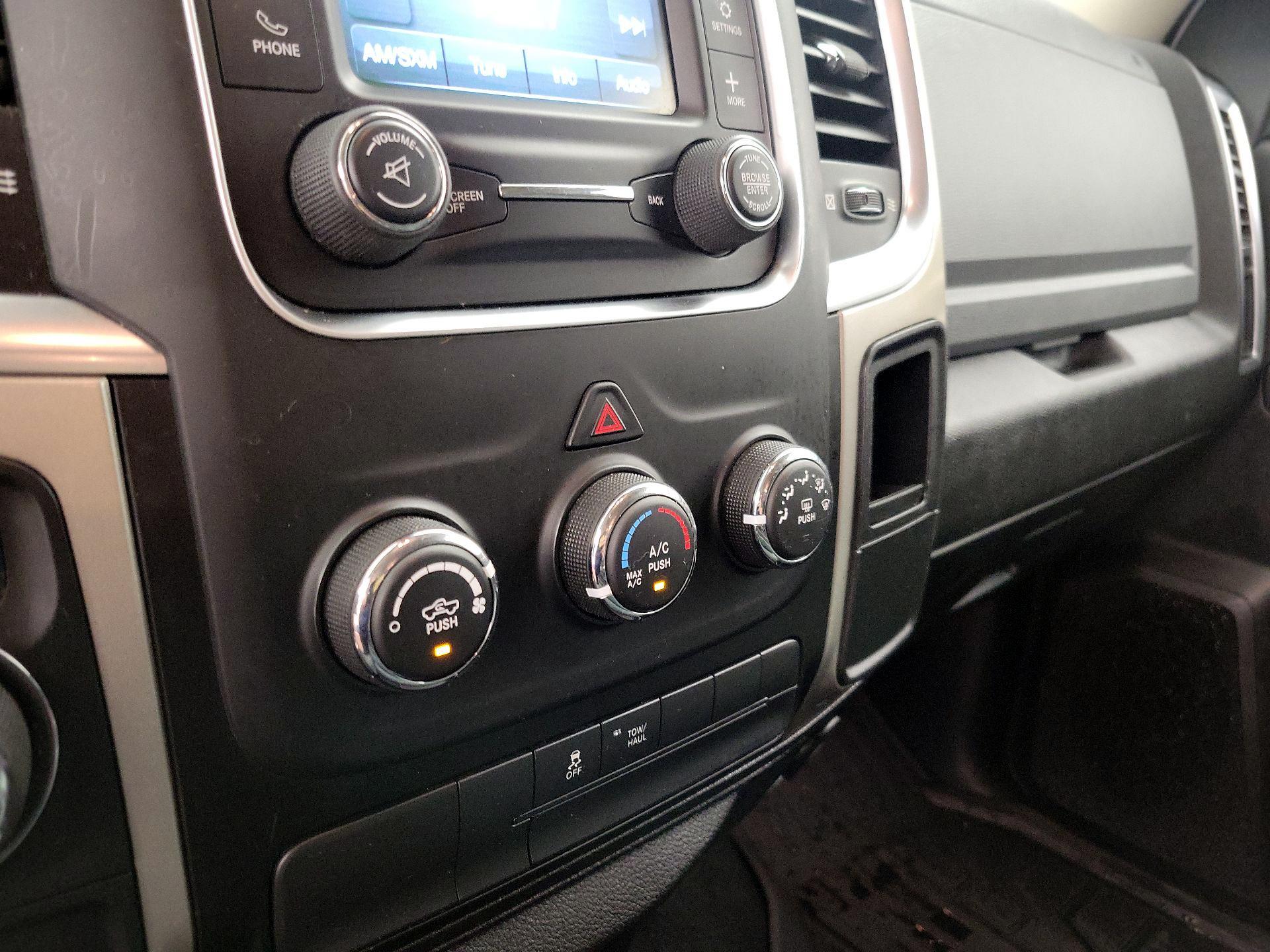 Thumbnail: 2019 RAM 1500 Classic - 16