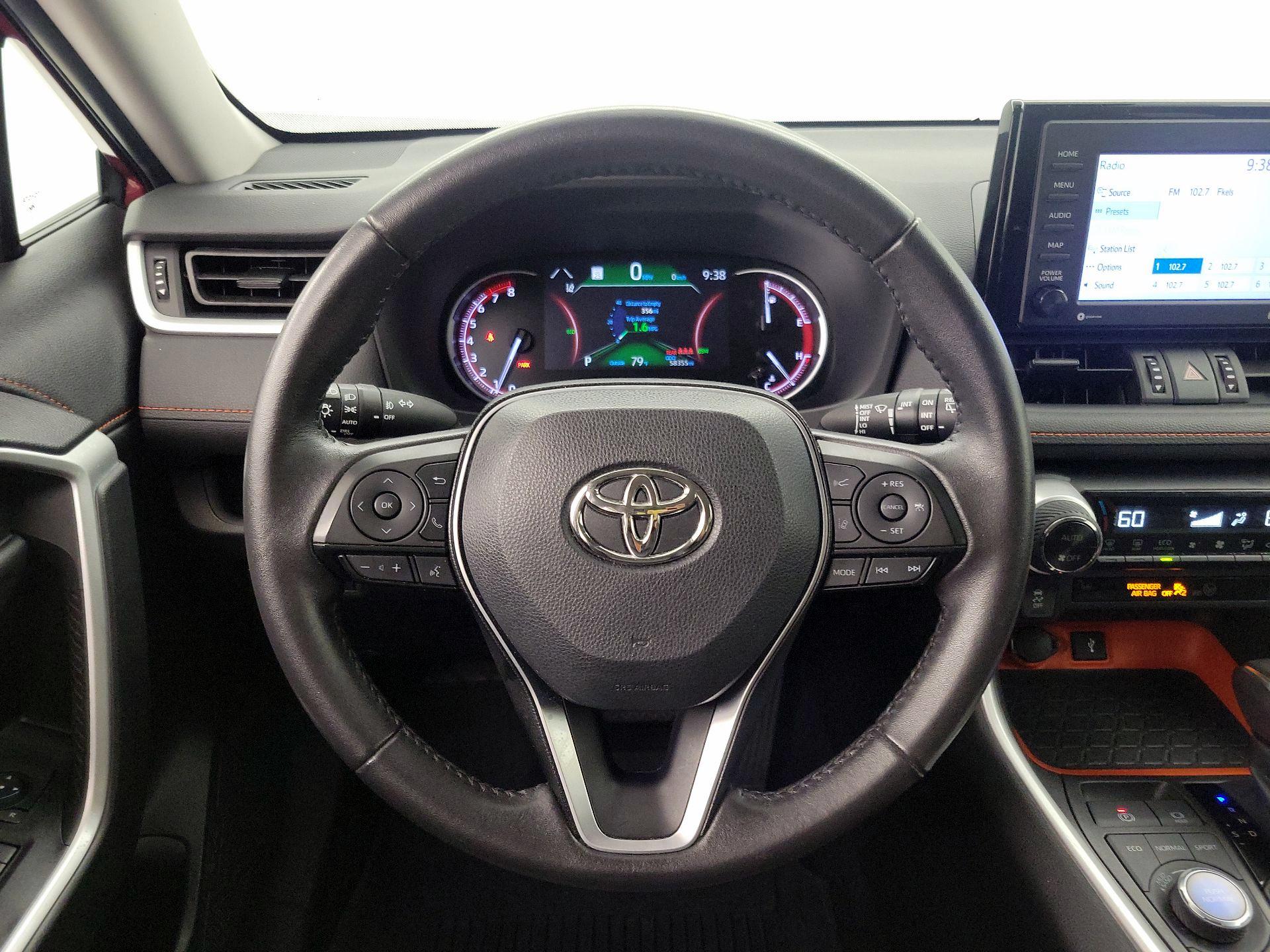 Thumbnail: 2022 Toyota RAV4 - 10