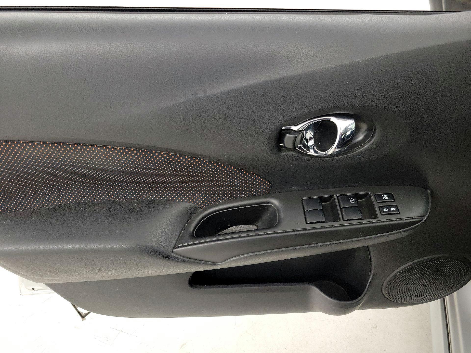 Thumbnail: 2016 Nissan Versa Note - 12