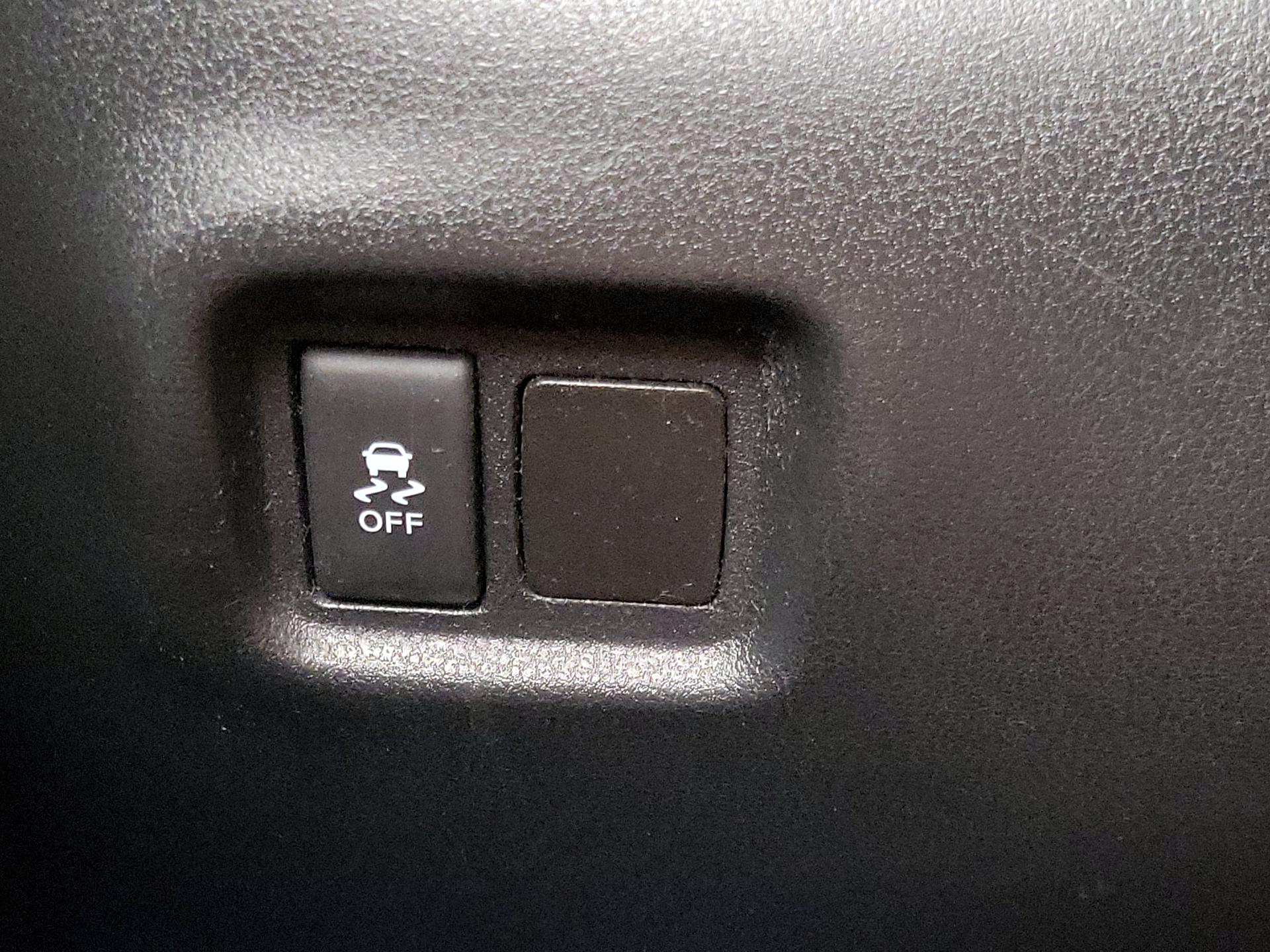 Thumbnail: 2016 Nissan Versa Note - 13